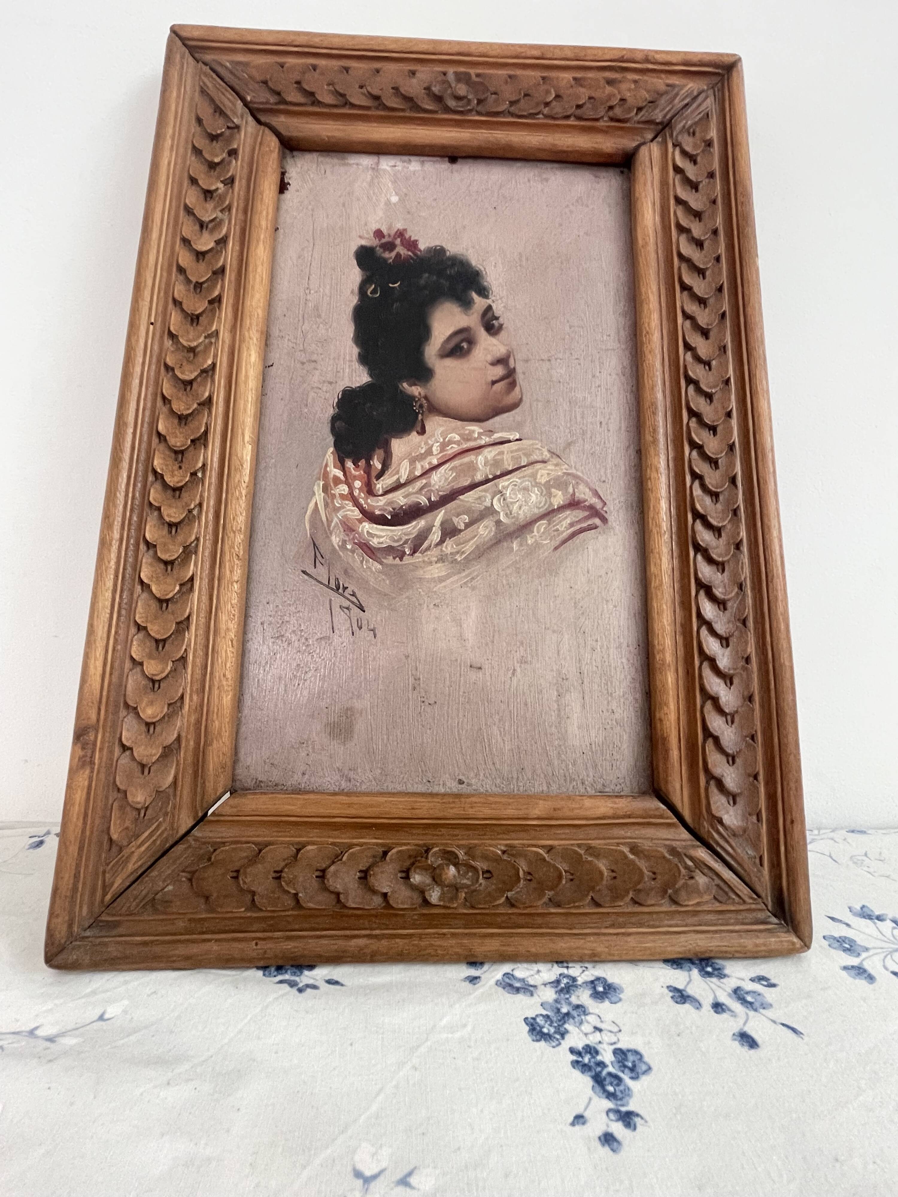 Old portrait signed "Flora" – Oil on wood dated 1904 – Carved frame