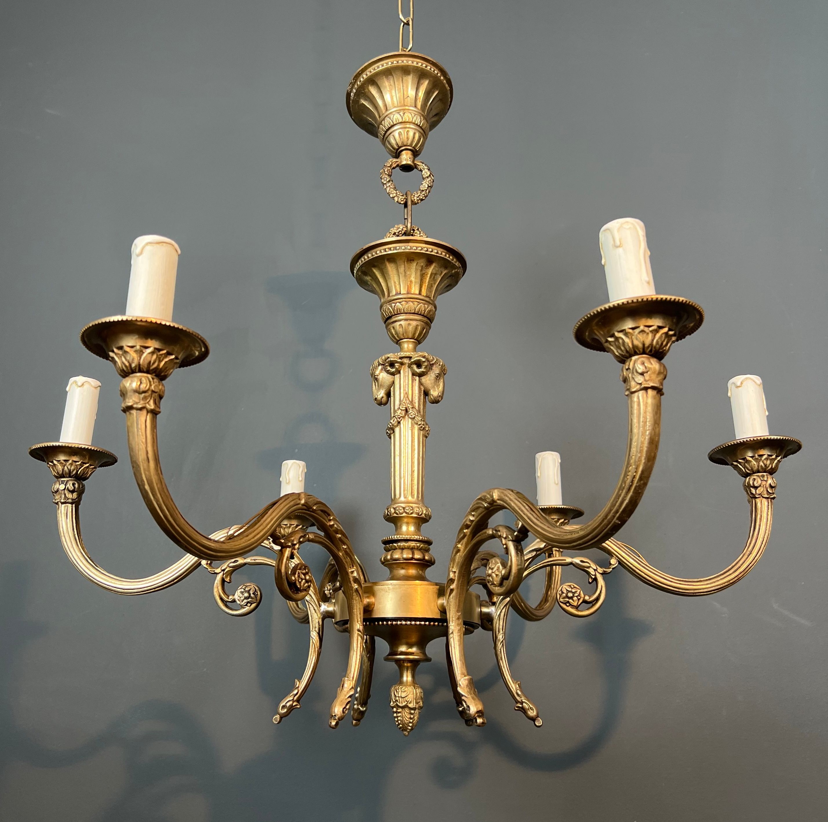 Bronze chandelier with ram's head motifs in the Louis XVI style, in the manner of Maison Jansen.