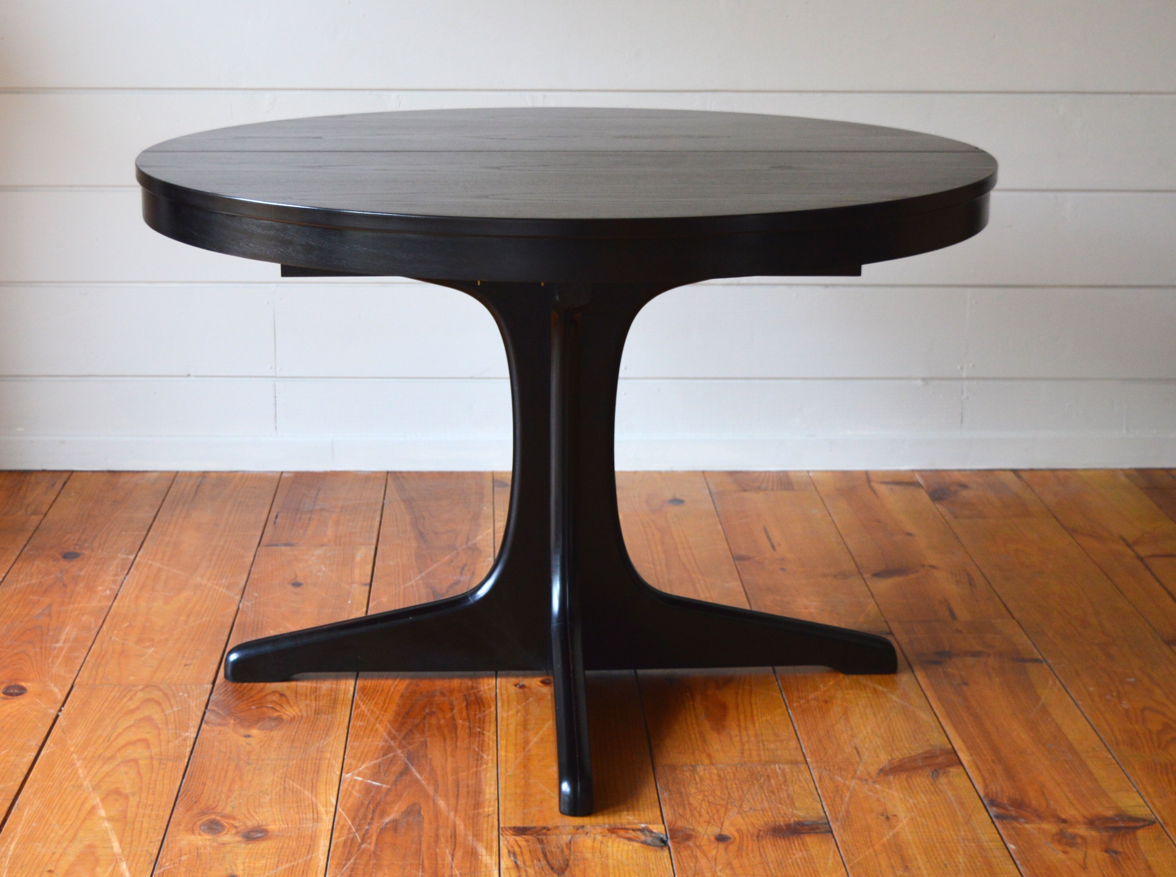 Ensemble table et chaises traîneau Baumann