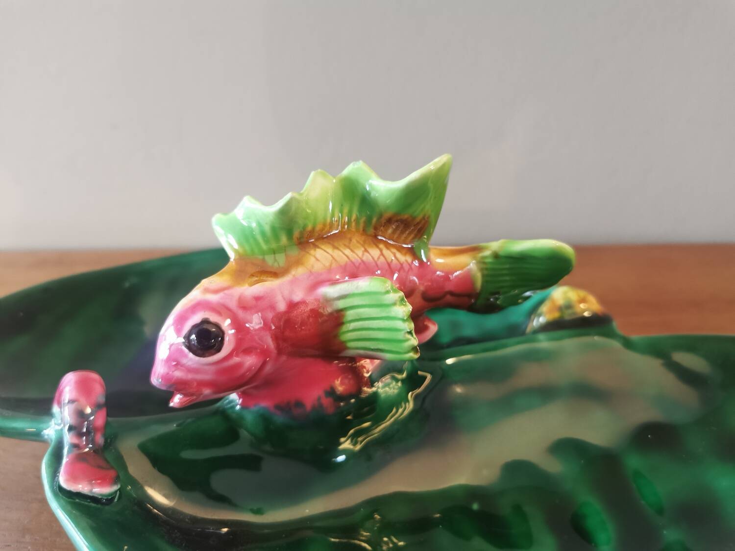 Vallauris fish slip dish with 2 compartments