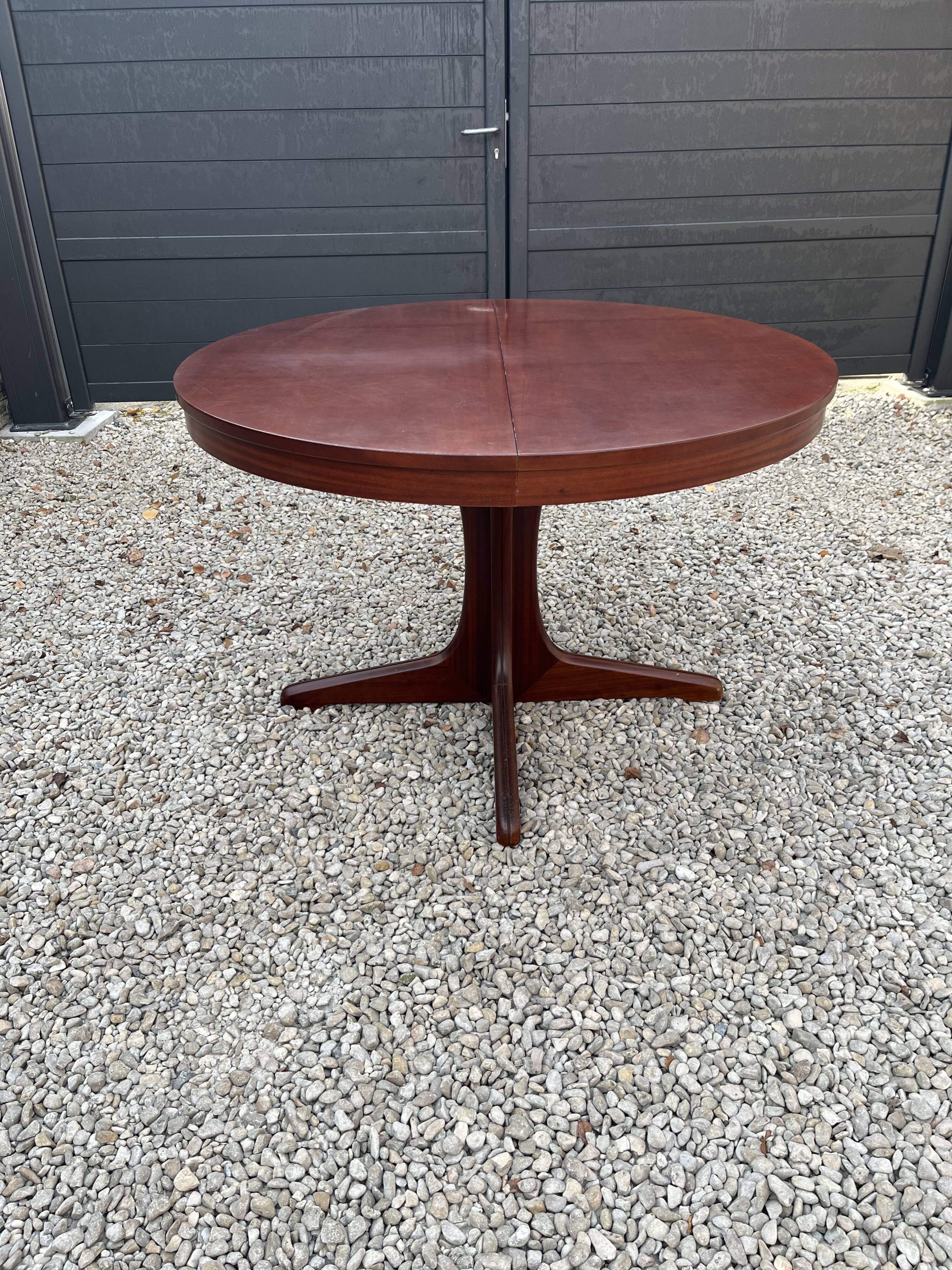 Baumann oval dining table