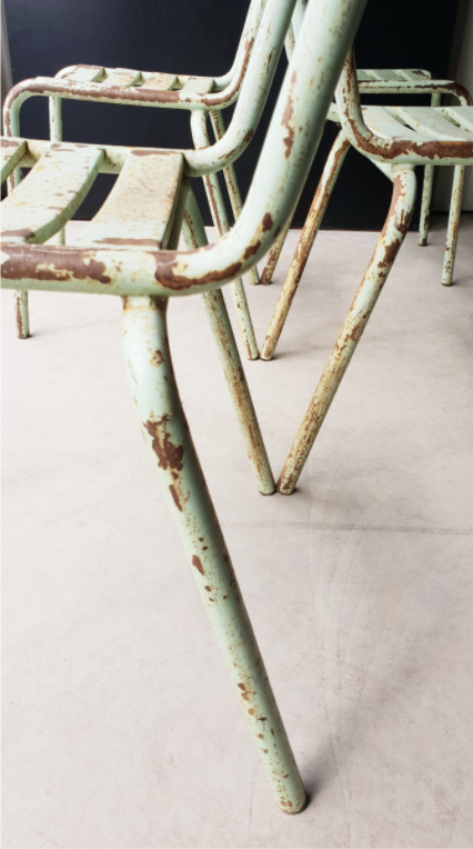 Set of 4 metal chairs