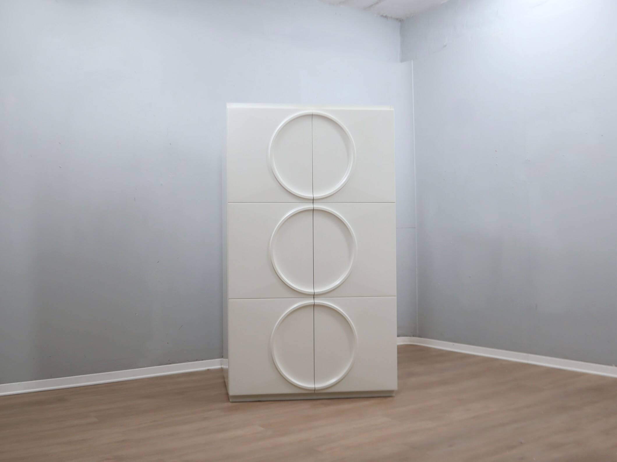 Italian Space Age Wardrobe white lacquered F.lli Proserpio 1960s