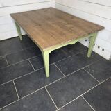 Table basse ancienne, pieds en chêne dessus en sapin.