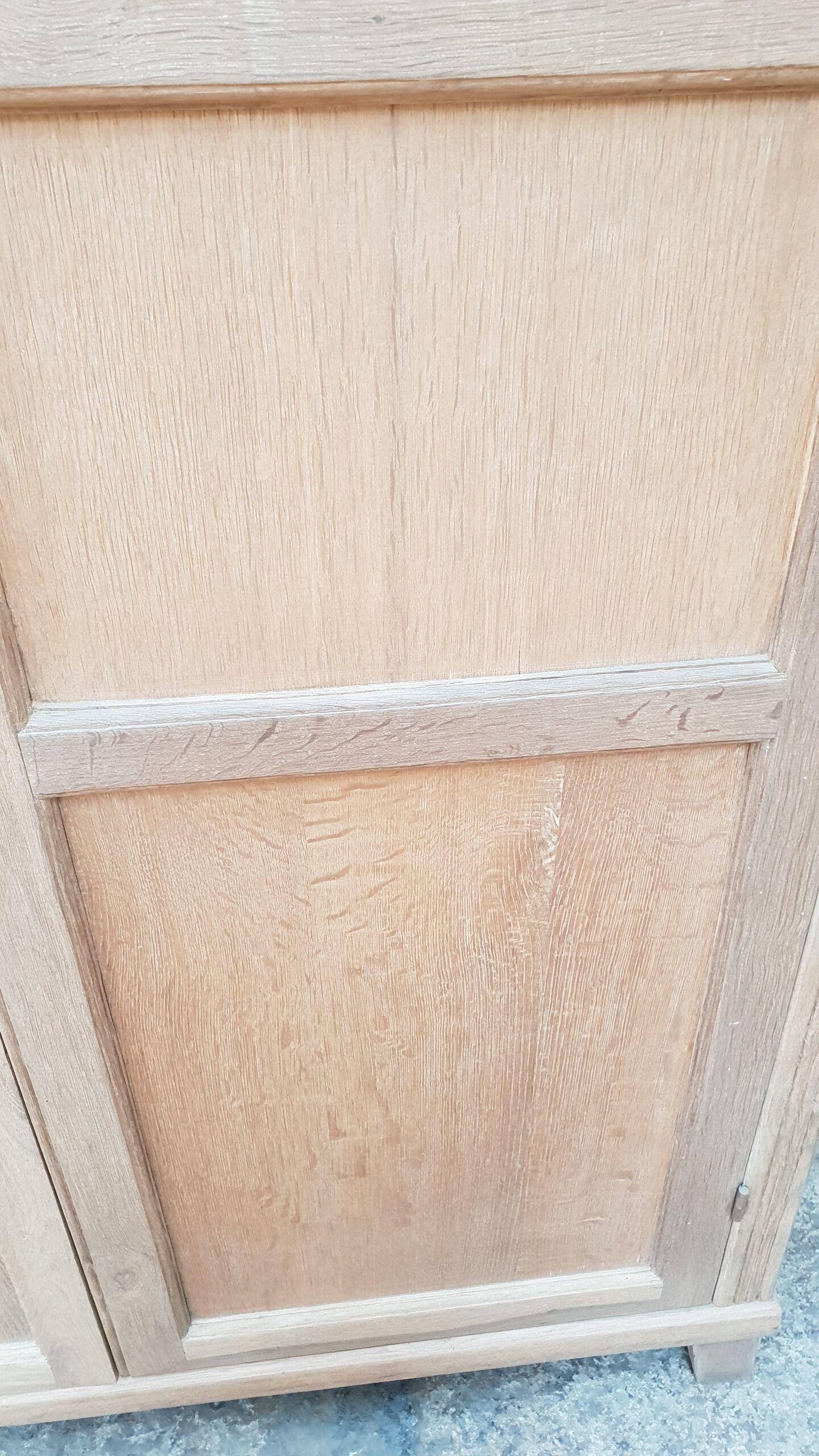 Armoire vintage