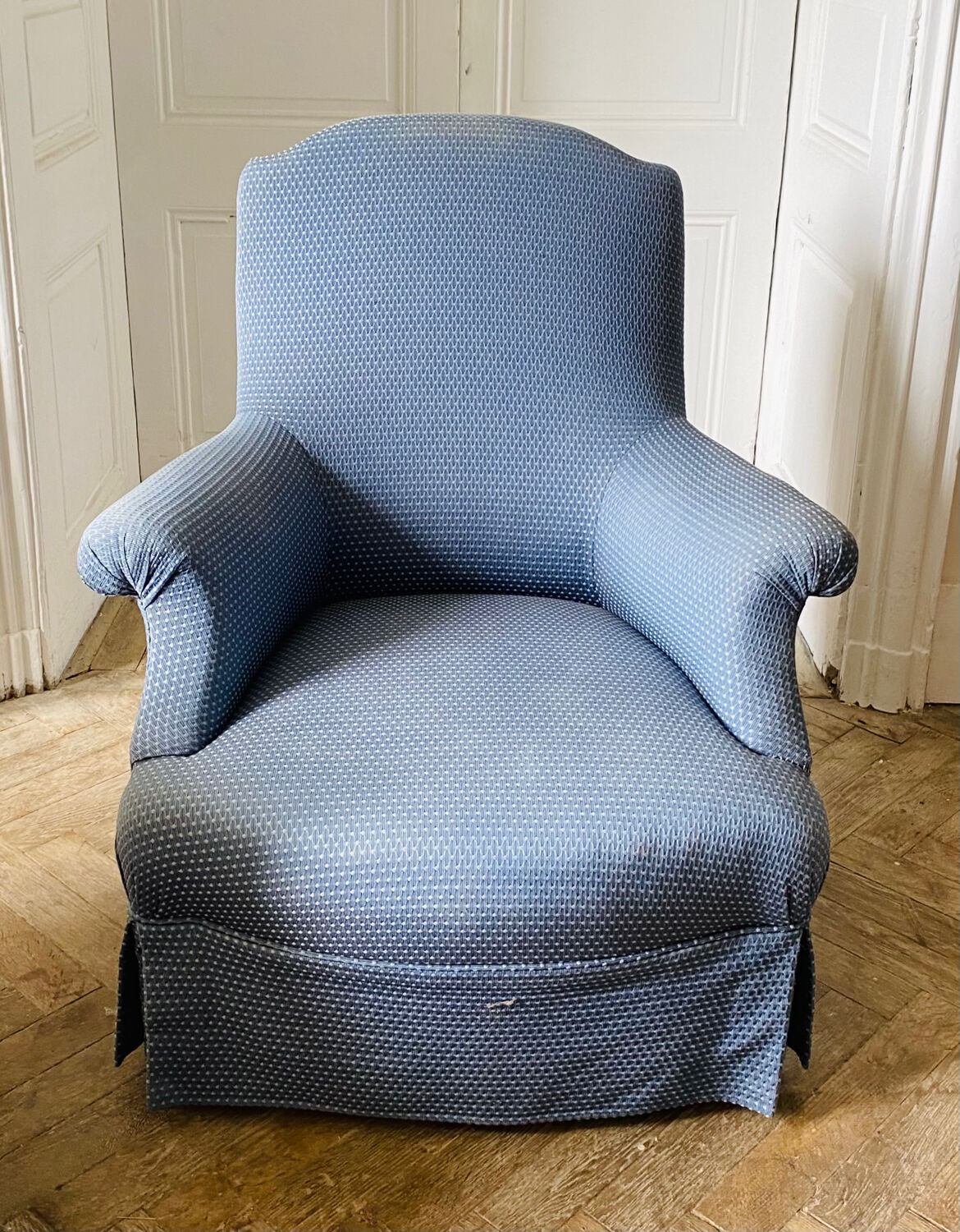 Paire de fauteuils crapauds Napoleon III tapisserie bleue - France 19eme siècle