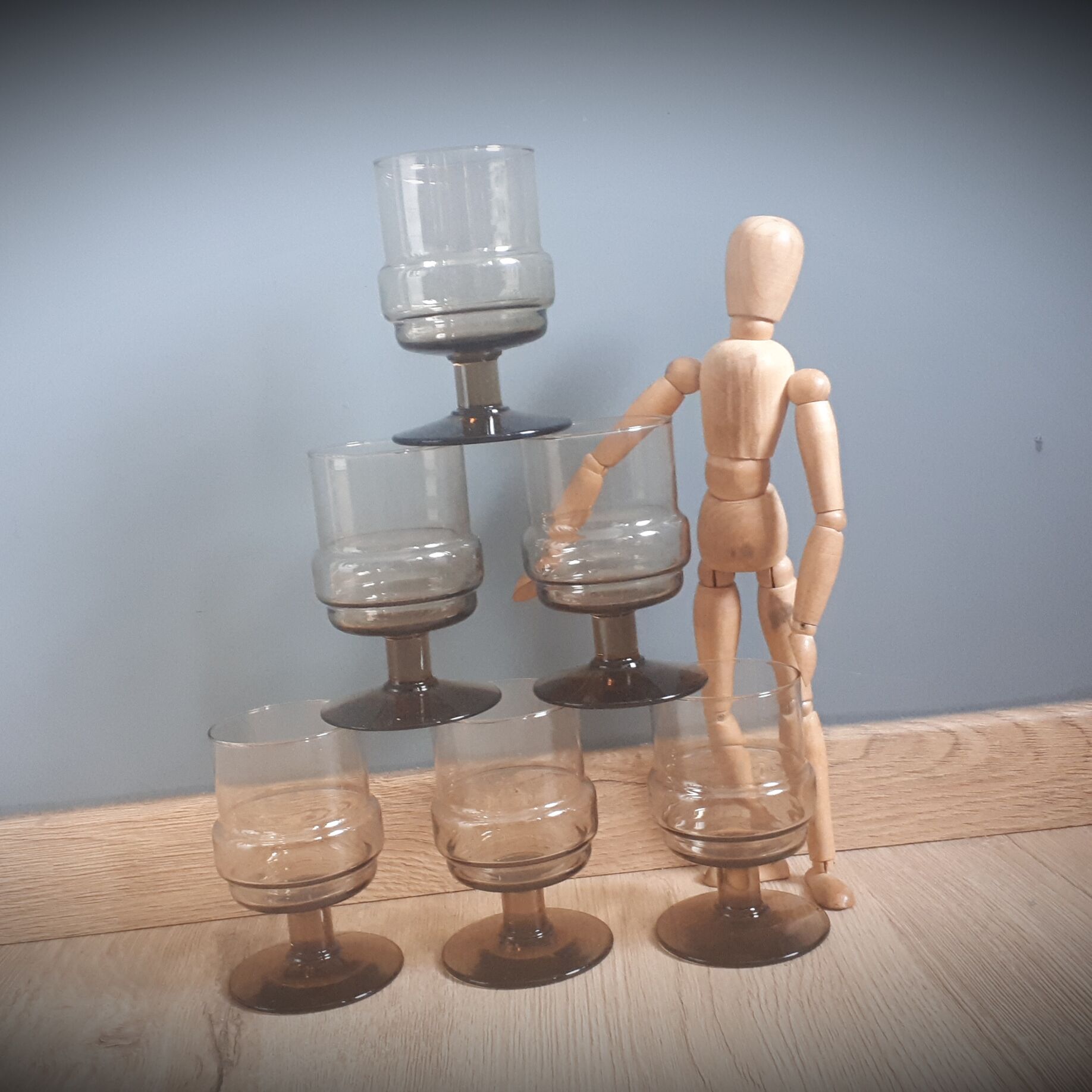 Set 6 vintage brown glasses