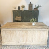Central island counter
