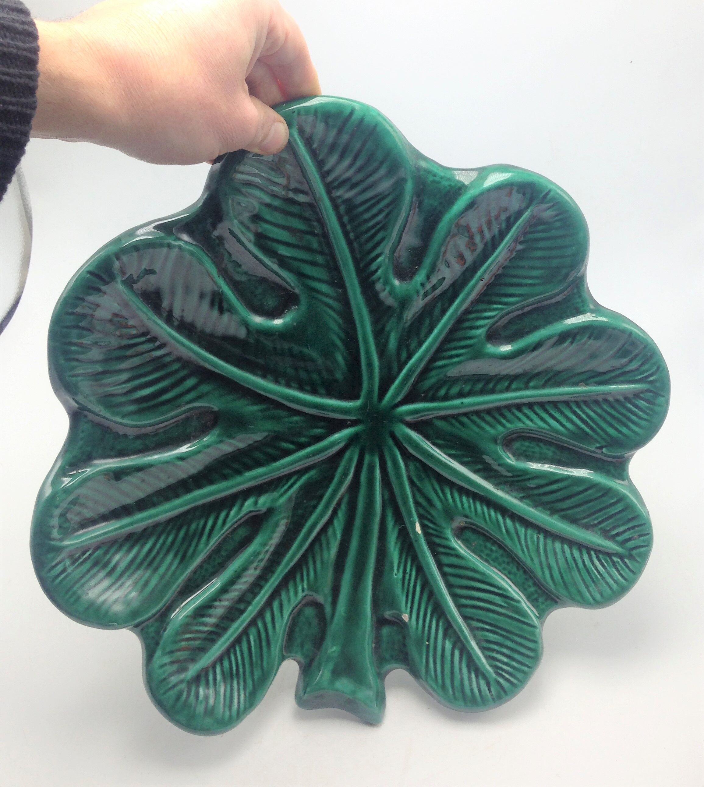 old fruit cup in The faience of Vallauris