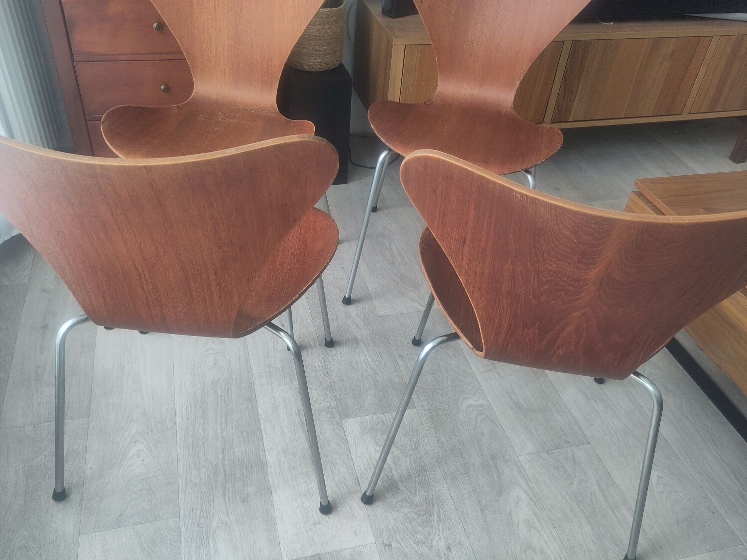4 "Ant" chairs by Fritz Hansen, number 0164, refurbished.