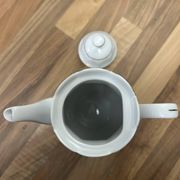 Cafetière vintage en porcelaine blanche et filet doré