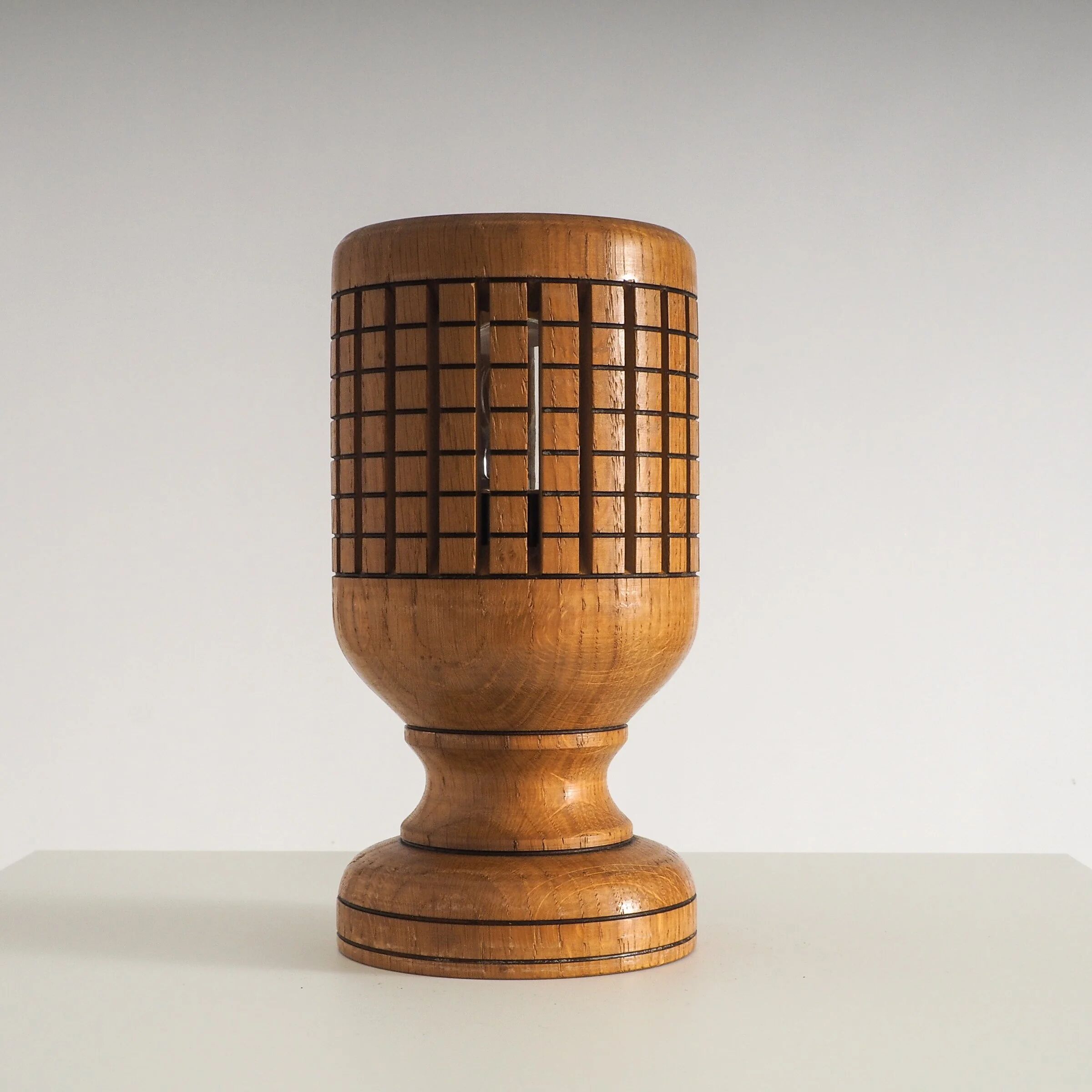 Vintage wooden lattice accent lamp