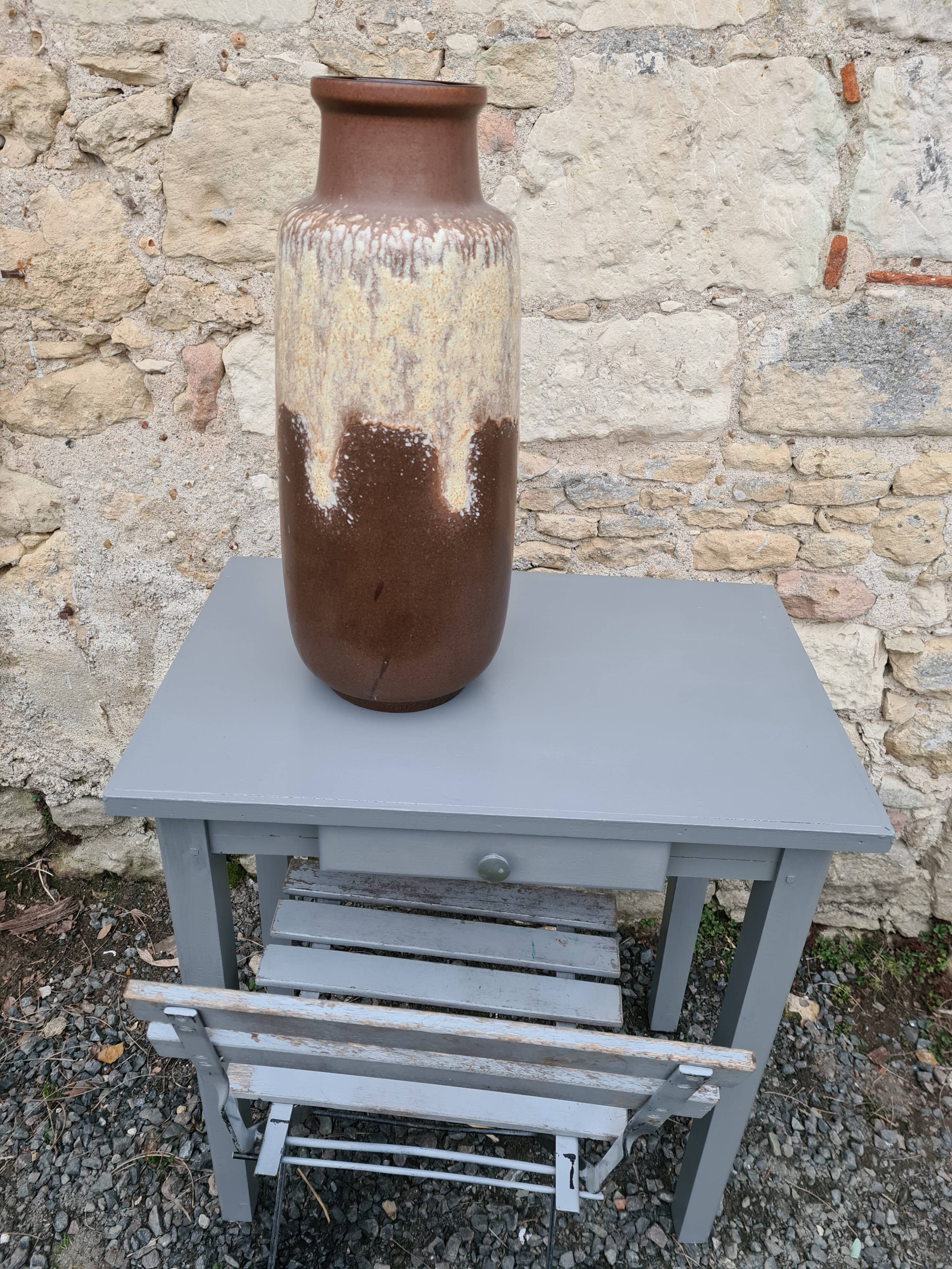 Ceramic umbrella door