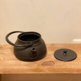 Théière japonaise antique en fonte