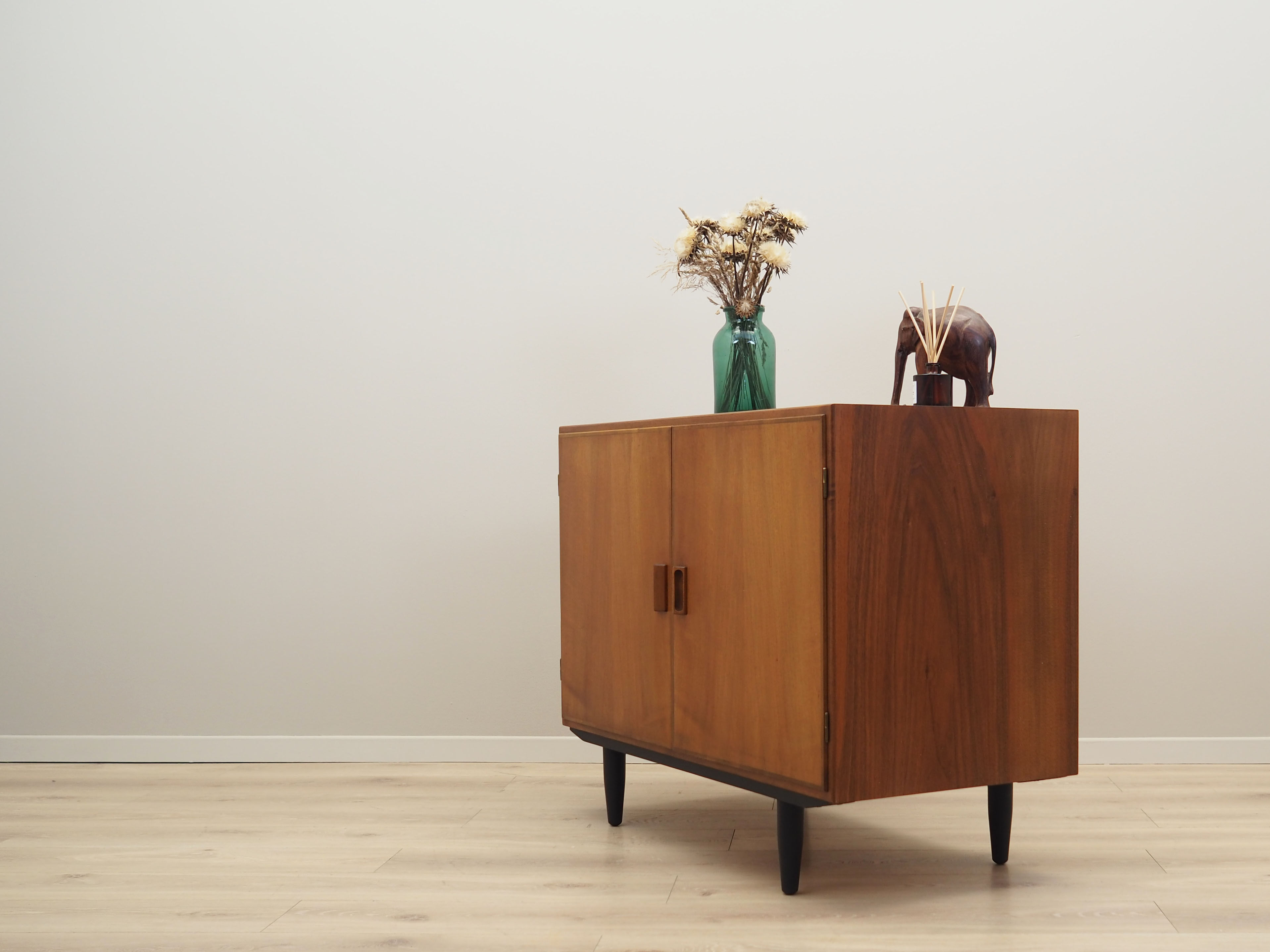 Walnut cabinet, Danish design, 1960s, designer: Børge Mogensen