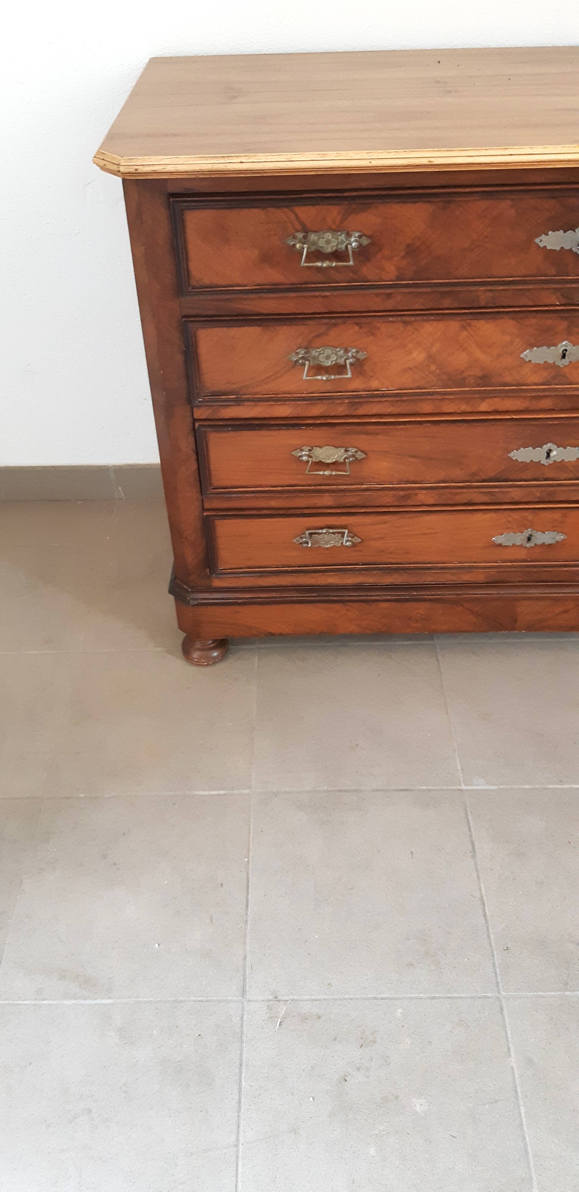 1900 chest of drawers with canted sides, walnut and period walnut veneer, restored