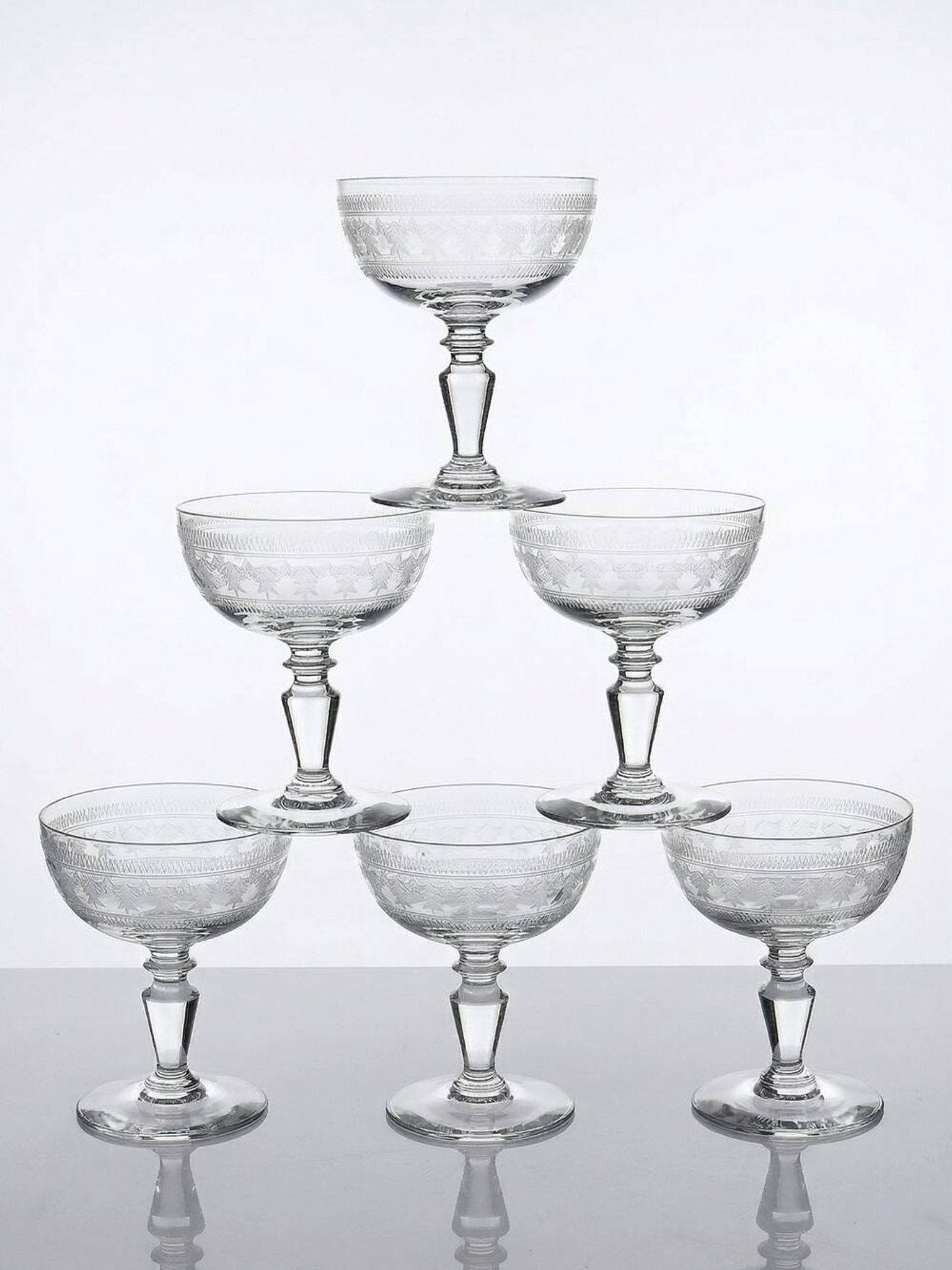 Set of 6 antique fine crystal champagne glasses, star engraved, 19th-20th century.