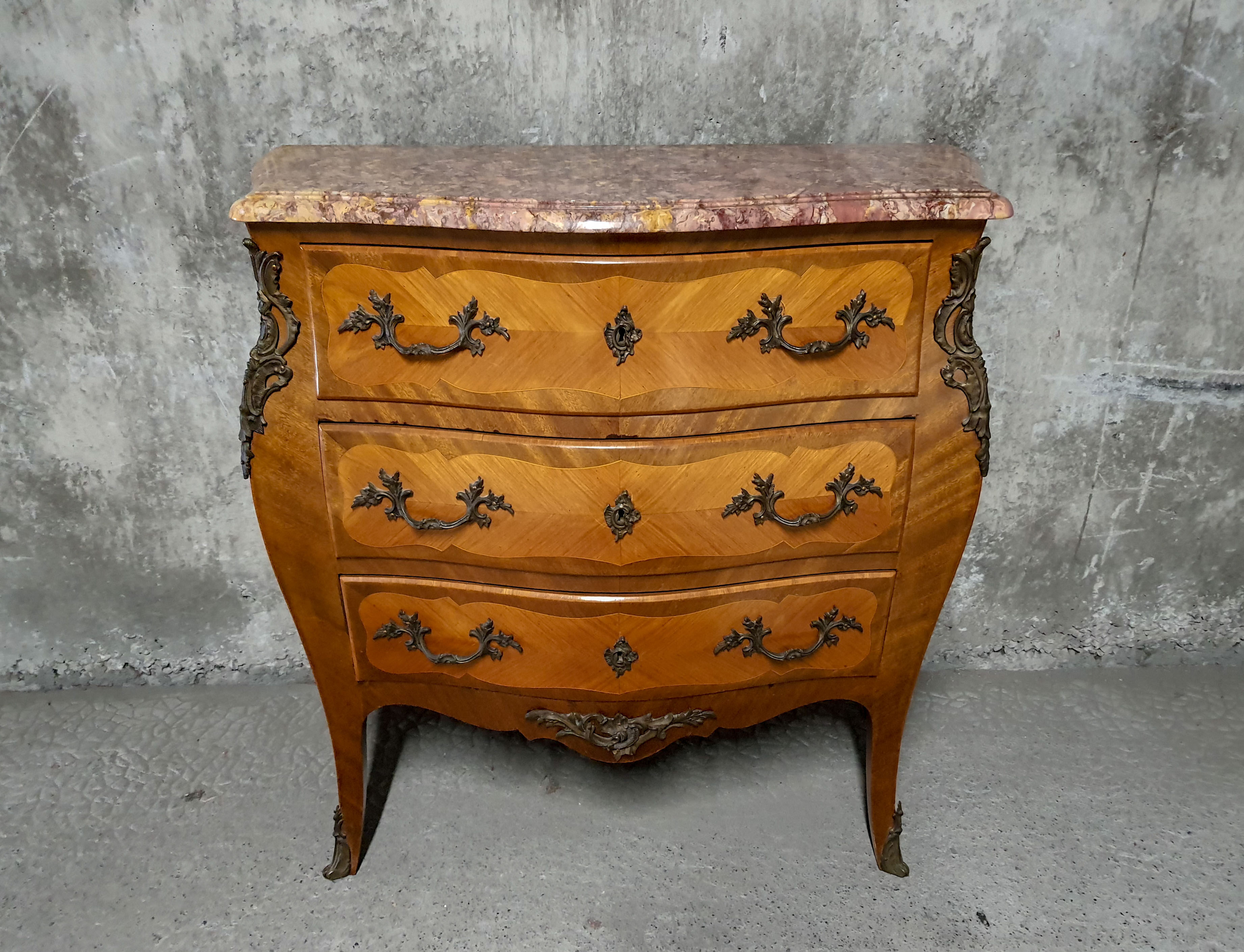 Small Louis XV dresser in marquetry and pink marble