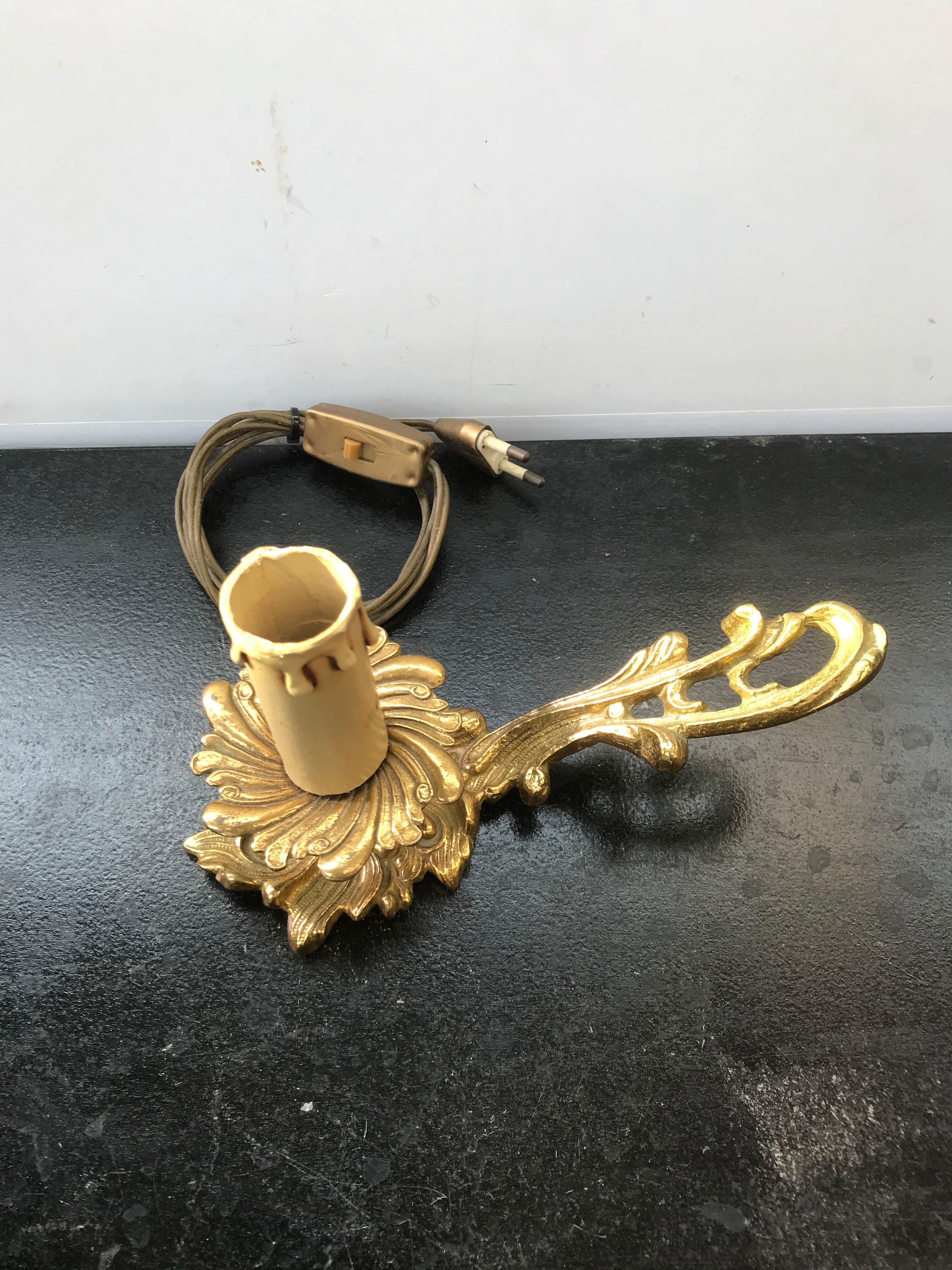 Former bougeoir lamp a main vintage brass