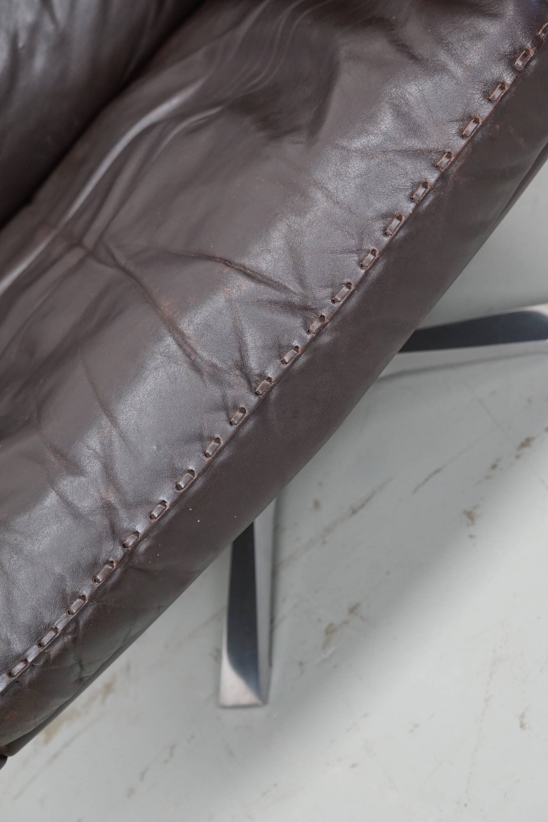 Pair of Vintage De Sede DS-31 Swivel Armchairs in Brown Leather