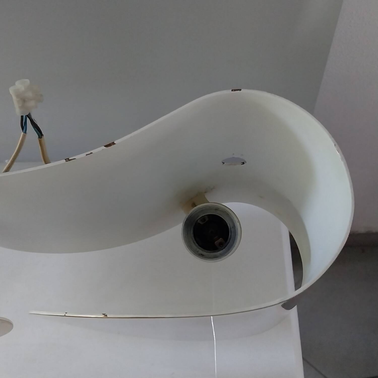 “Foglio Oro” wall lamp by Tobia Scarpa, Flos