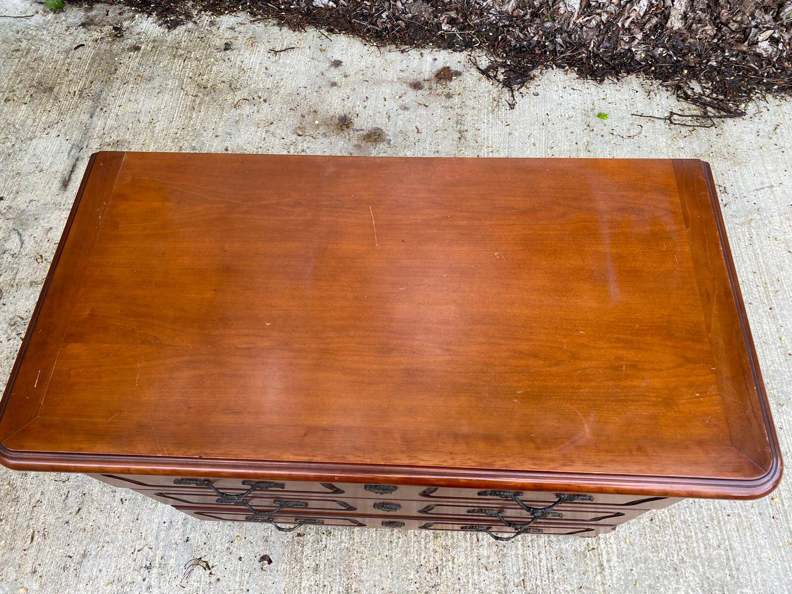 Commode en bois massif 3 tiroirs Louis XV