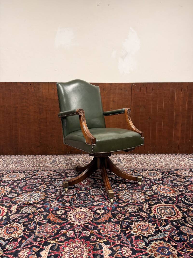 Chaise de président anglaise verte