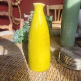 Vase soliflore en terre cuite émaillée vert anis