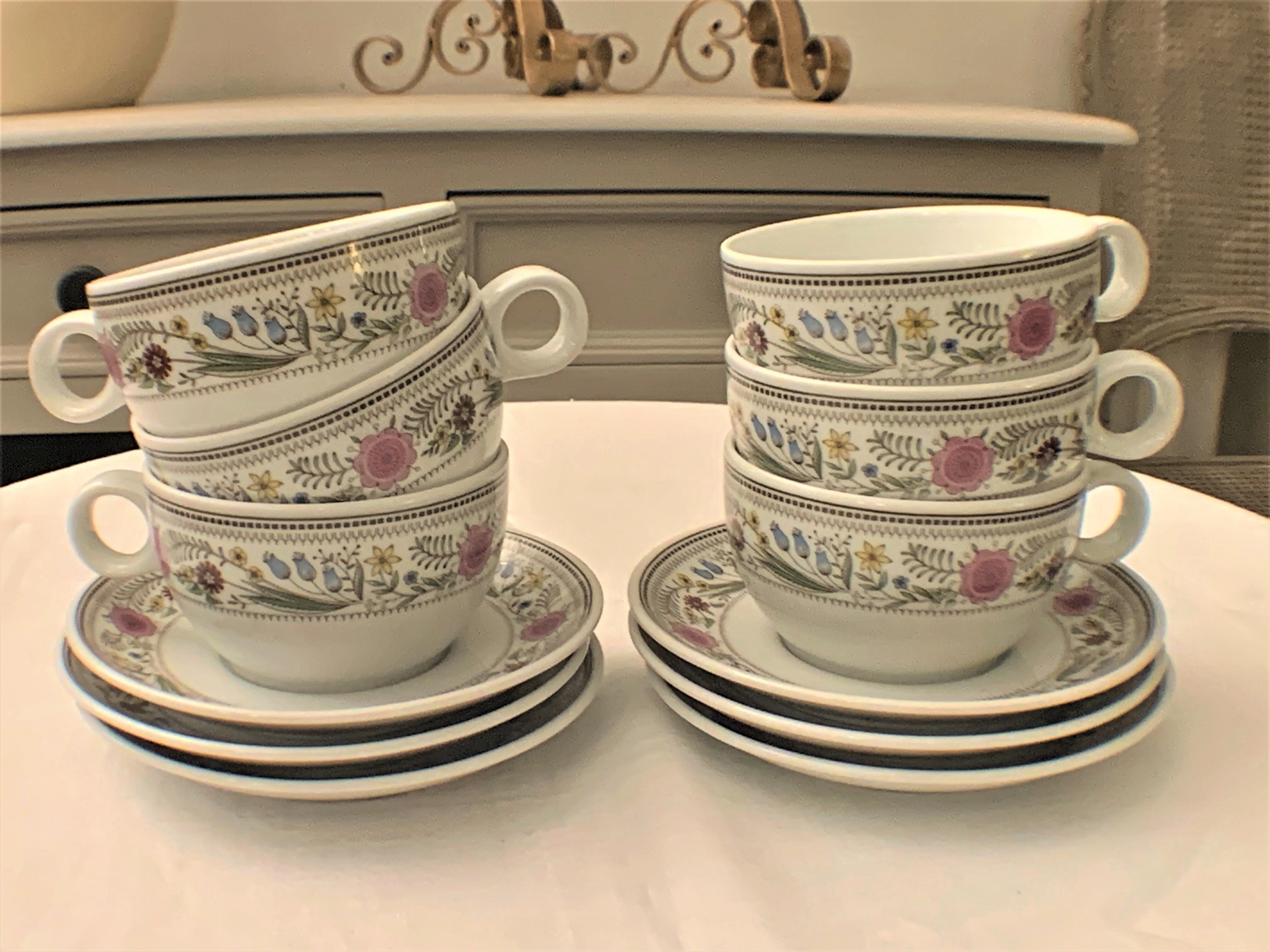Tea set, six cups and six saucers