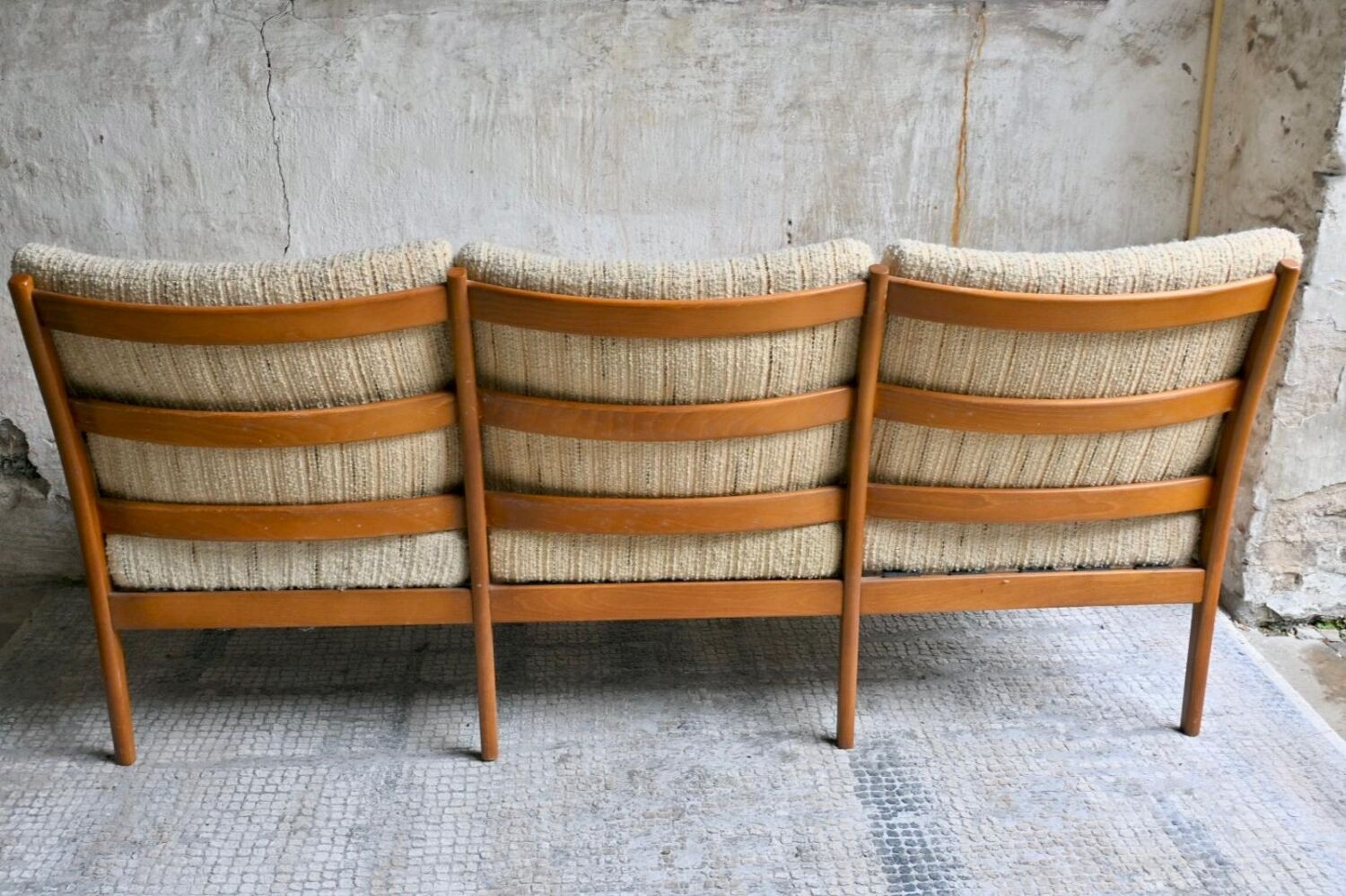 Canapé 3 places Mid-Century Design Scandinave Teck et Tissu