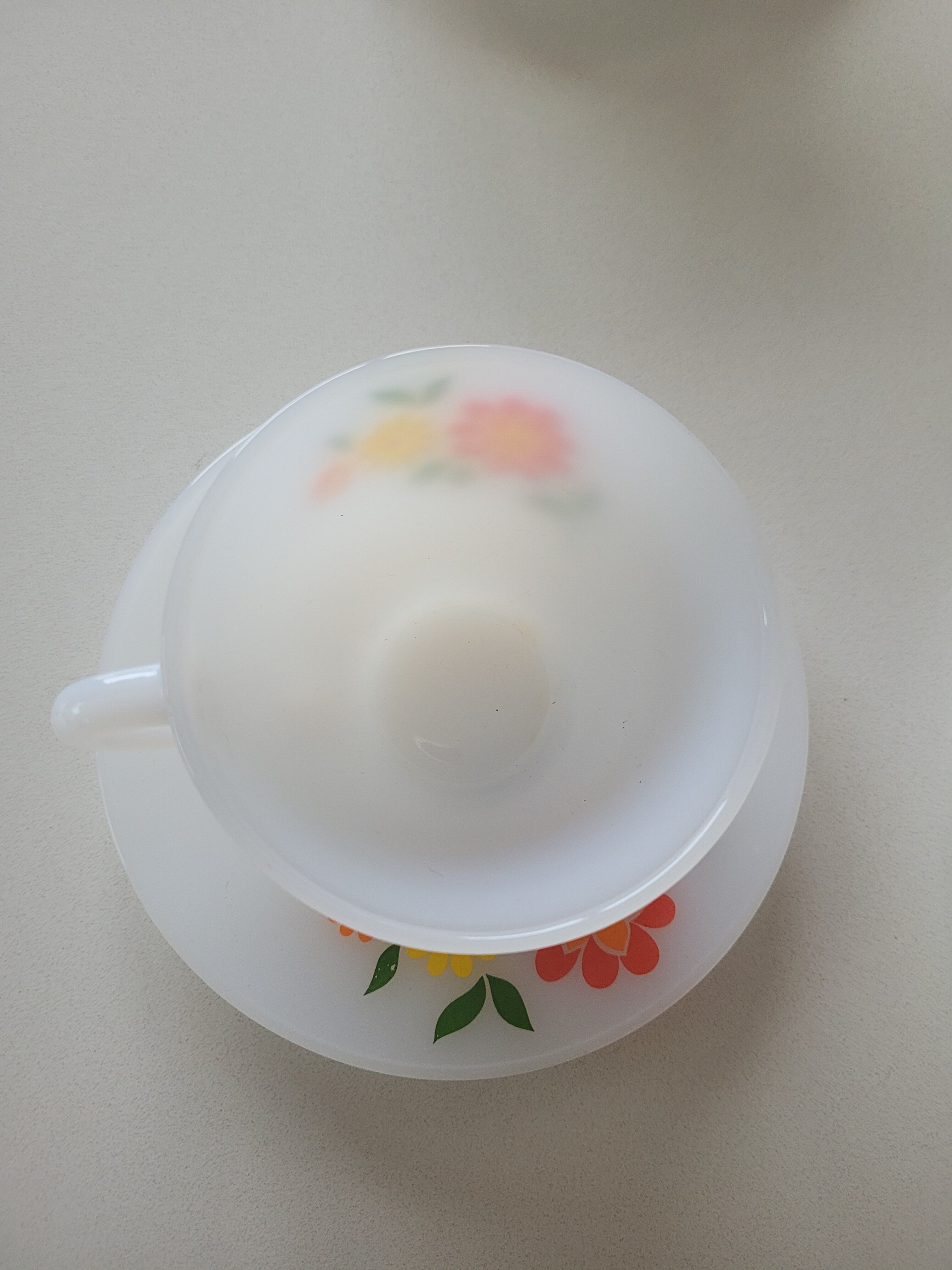 6 cups and 8 Arcopal sub-cups