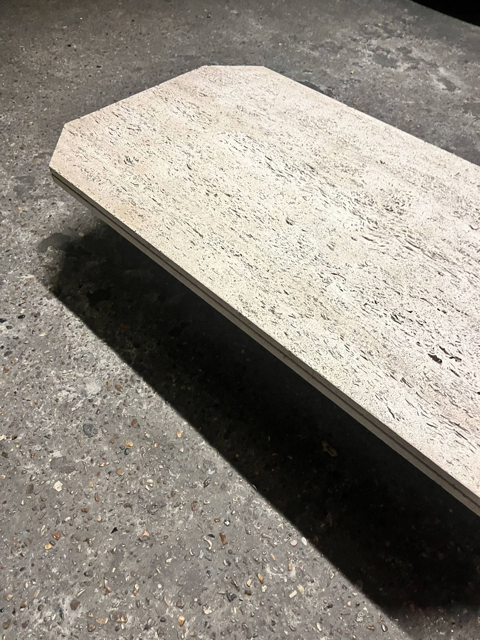 Design coffee table in raw travertine, mid-20th century Italy 1970.