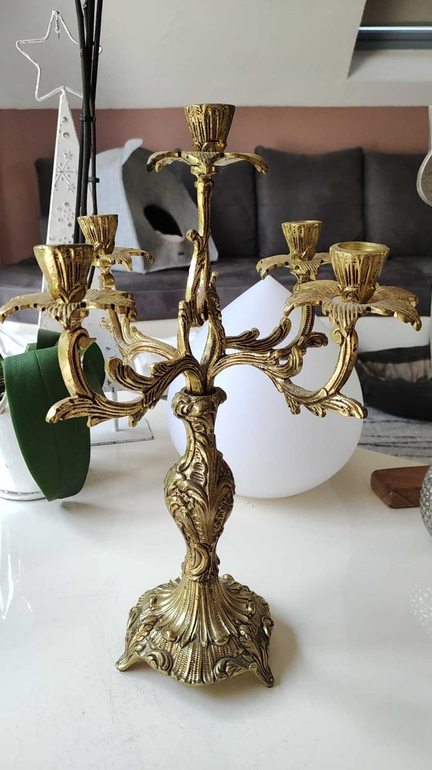 Old chandelier with 5 branches, decorated with Rinceaux, Louis XV / Rocaille style. In gilded bronze