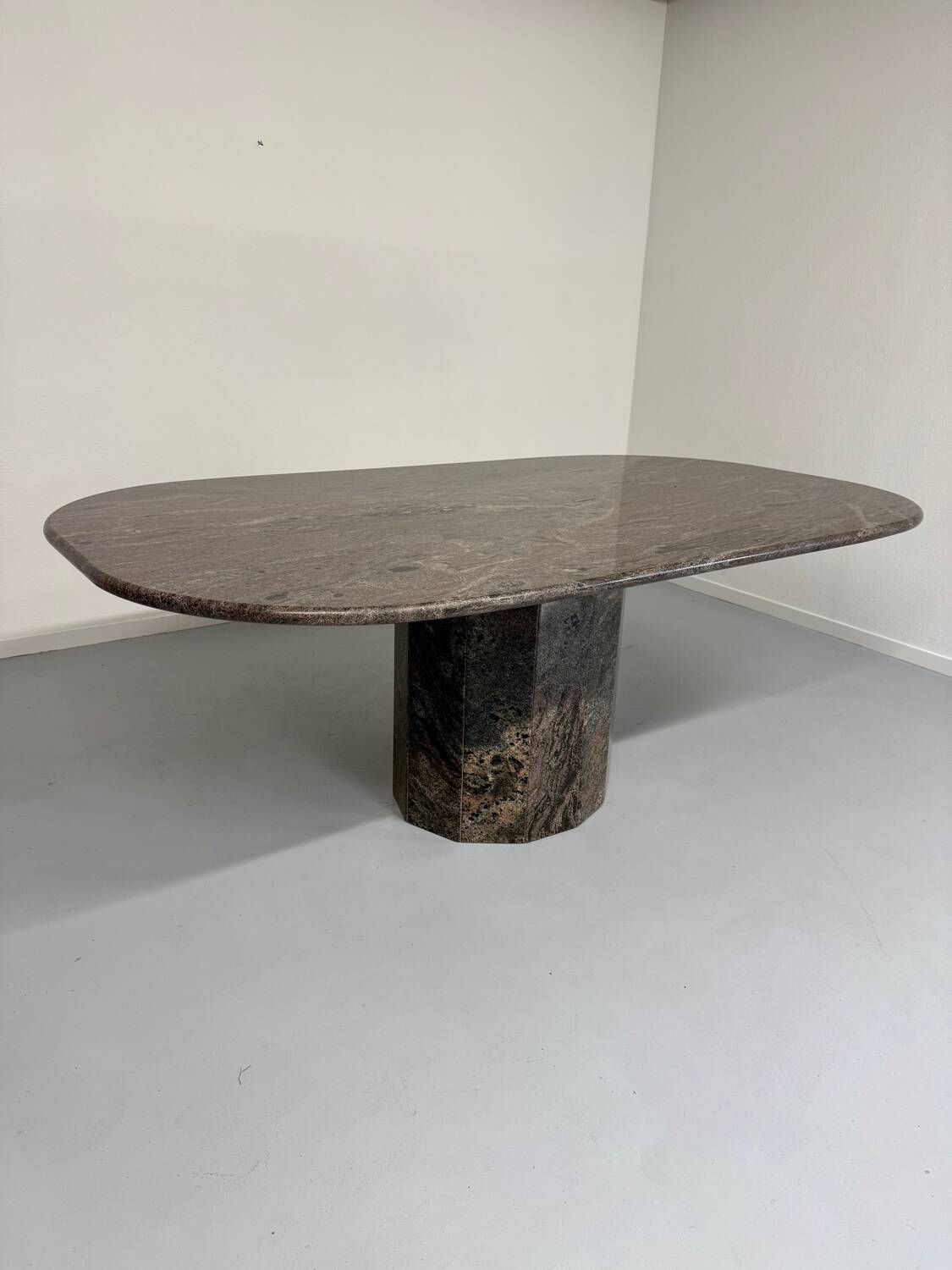 Vintage 80s Italian design marble dining table
