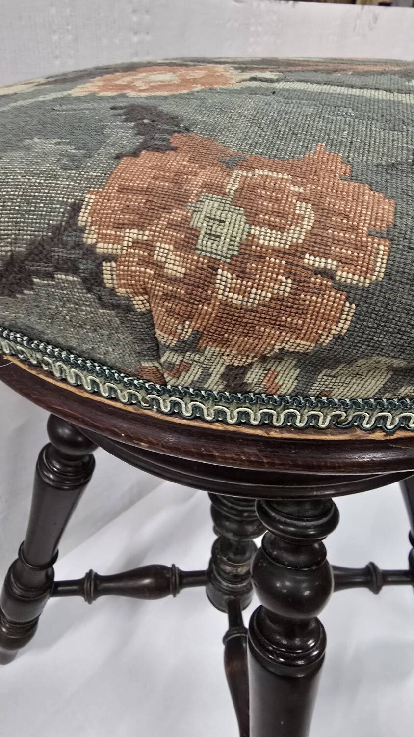 Antique adjustable piano stool – Napoleon III period, late 19th century