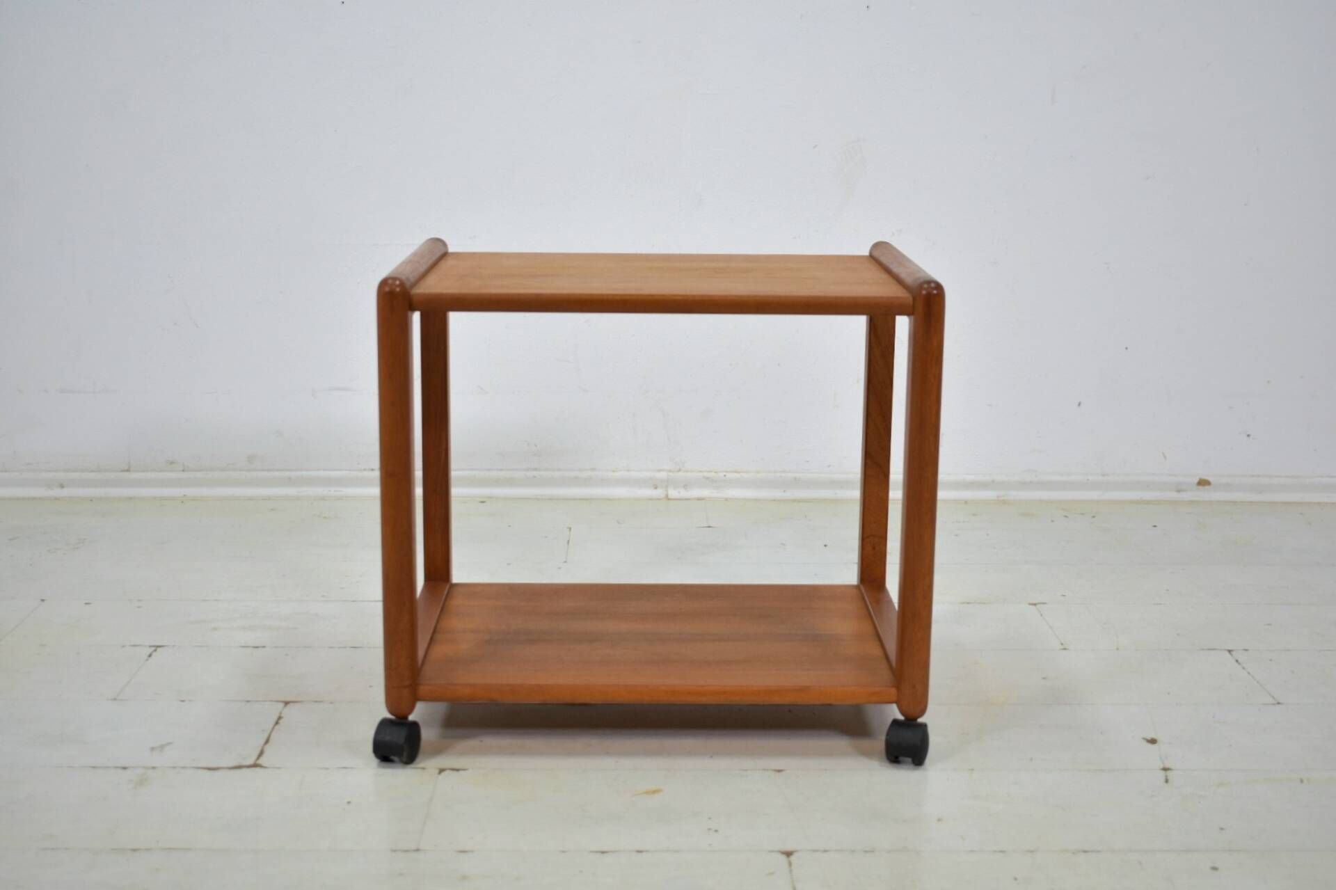 Table d'appoint Aksel Kjersgaard chariot en teck danois des années 1960 scandinave