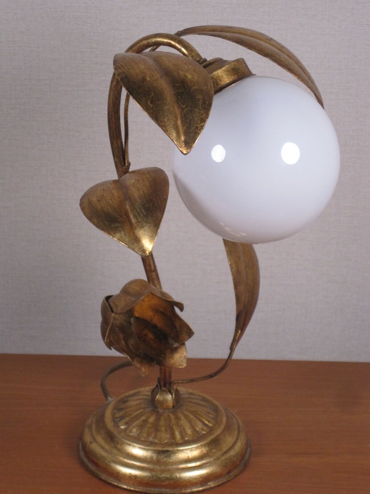 Lampe de table vintage sixties fleur clochette muguet et feuillage en métal doré