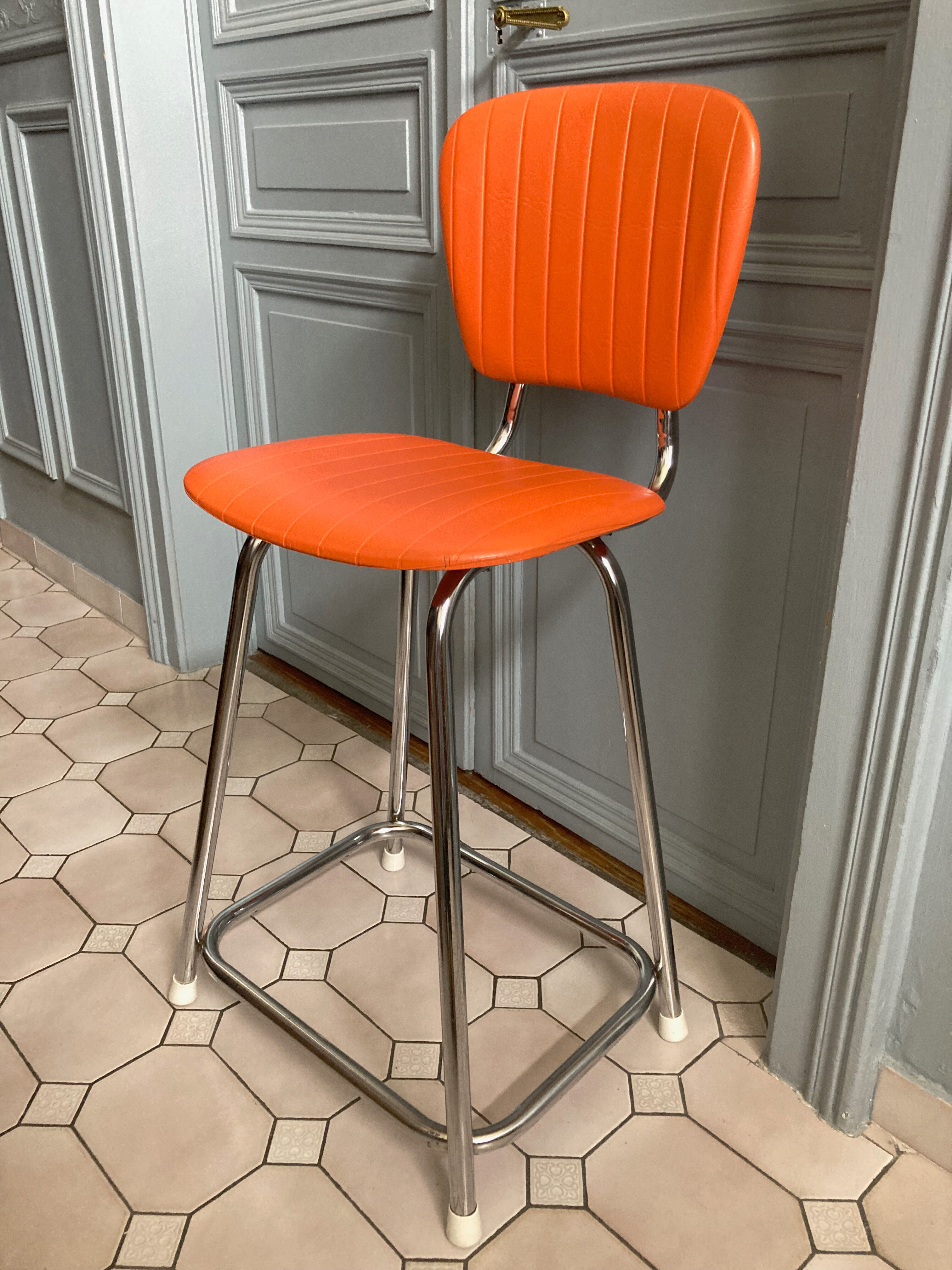 Duo of chair and stool 1970 orange and chromes
