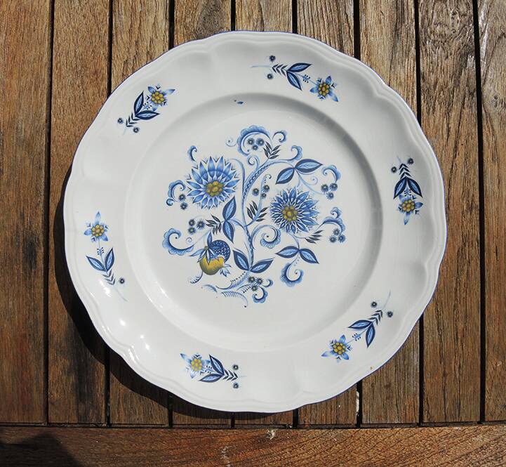 Former Keller & Guerin Lunéville Tableware Service (52 pcs)