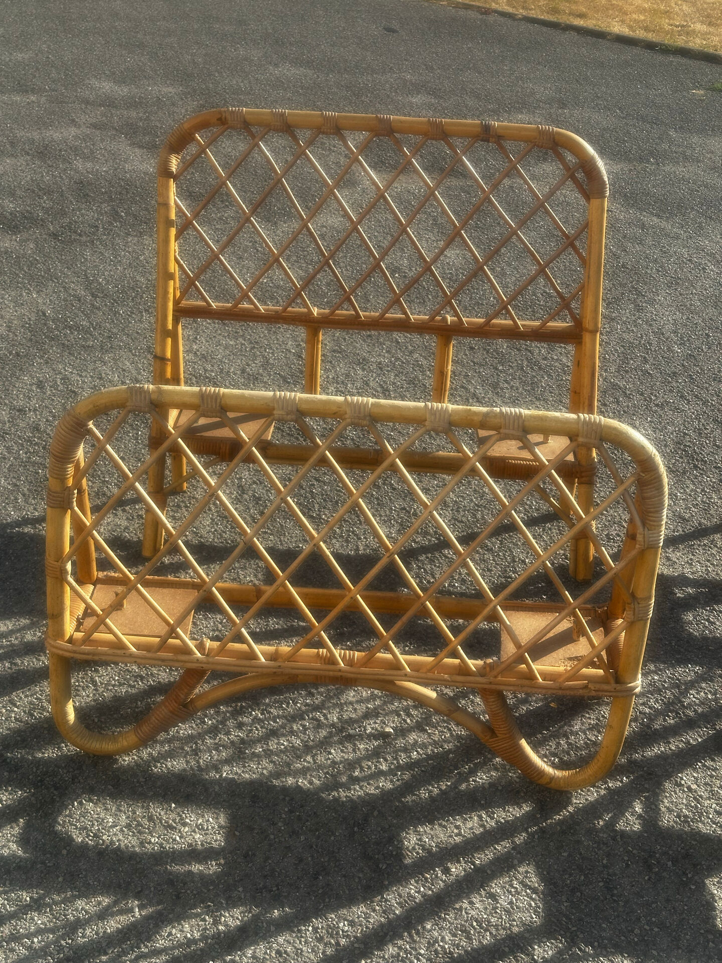 Pair of vintage single beds in rattan, 1970s.