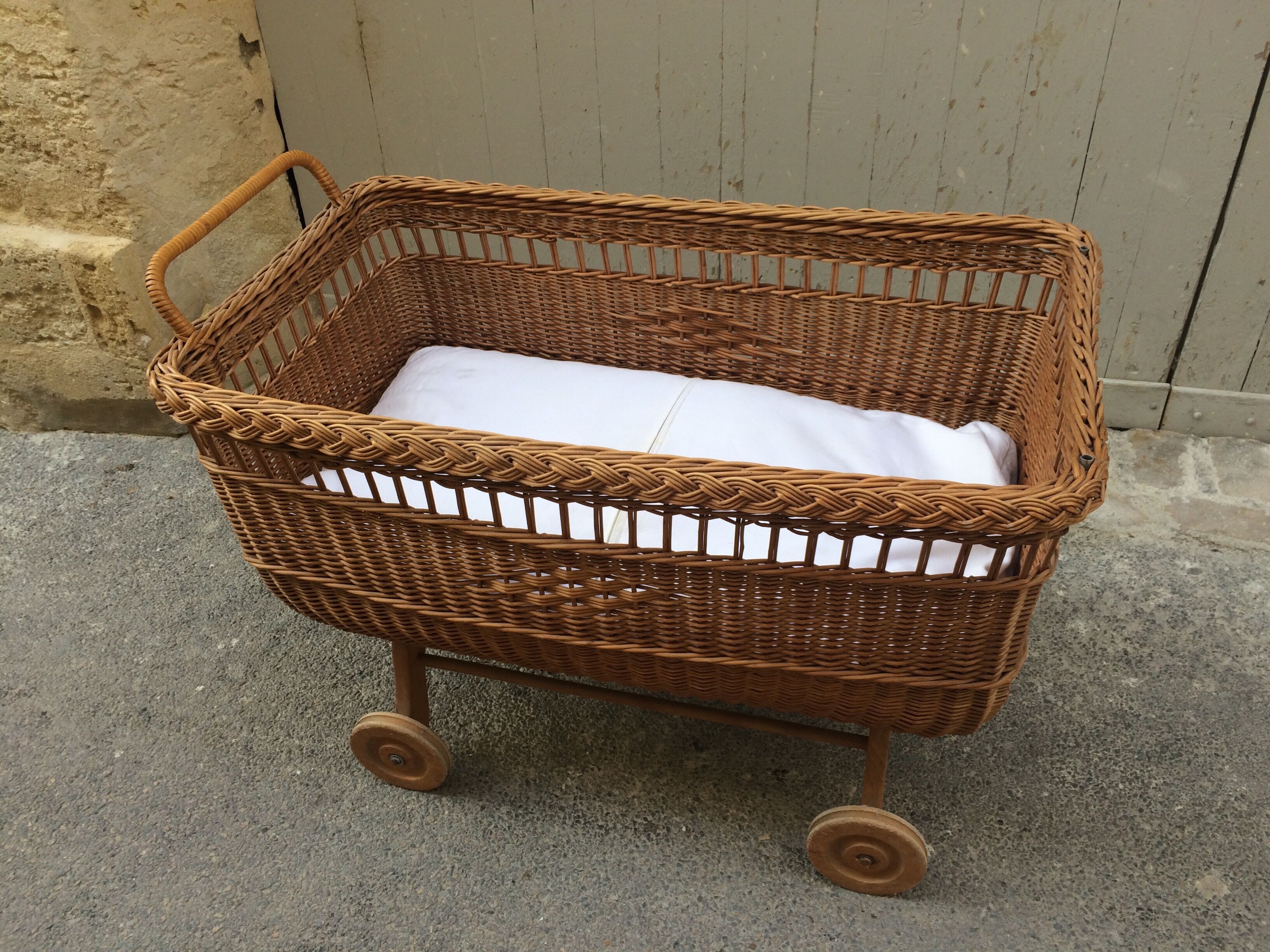 Large cradle wicker vintage organic mattress with "sound"