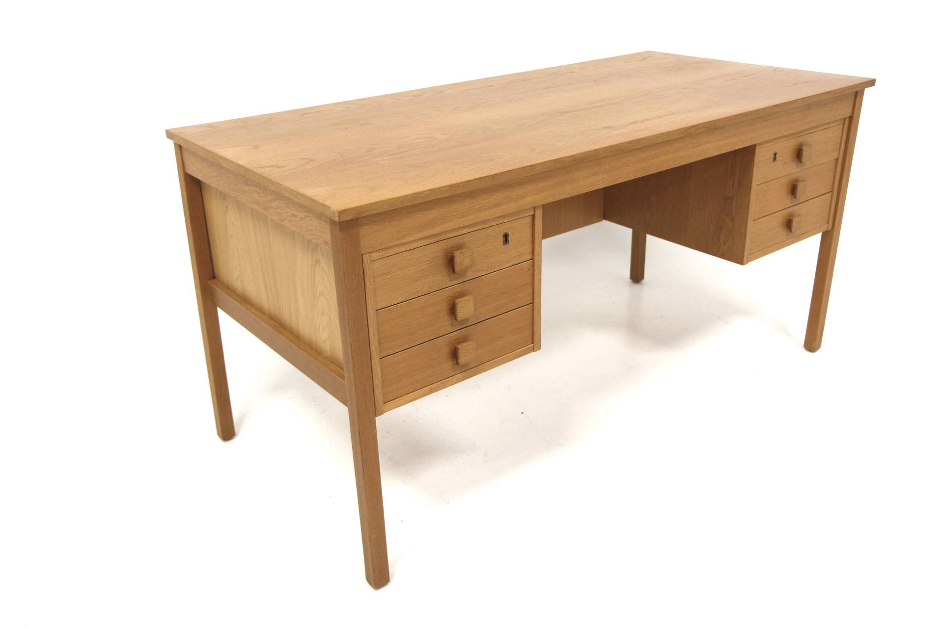 Bureau scandinave en chêne, Suède, 1960