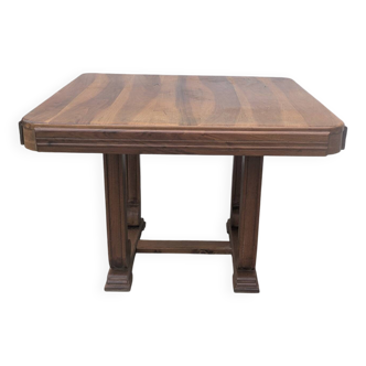 Extendable square table