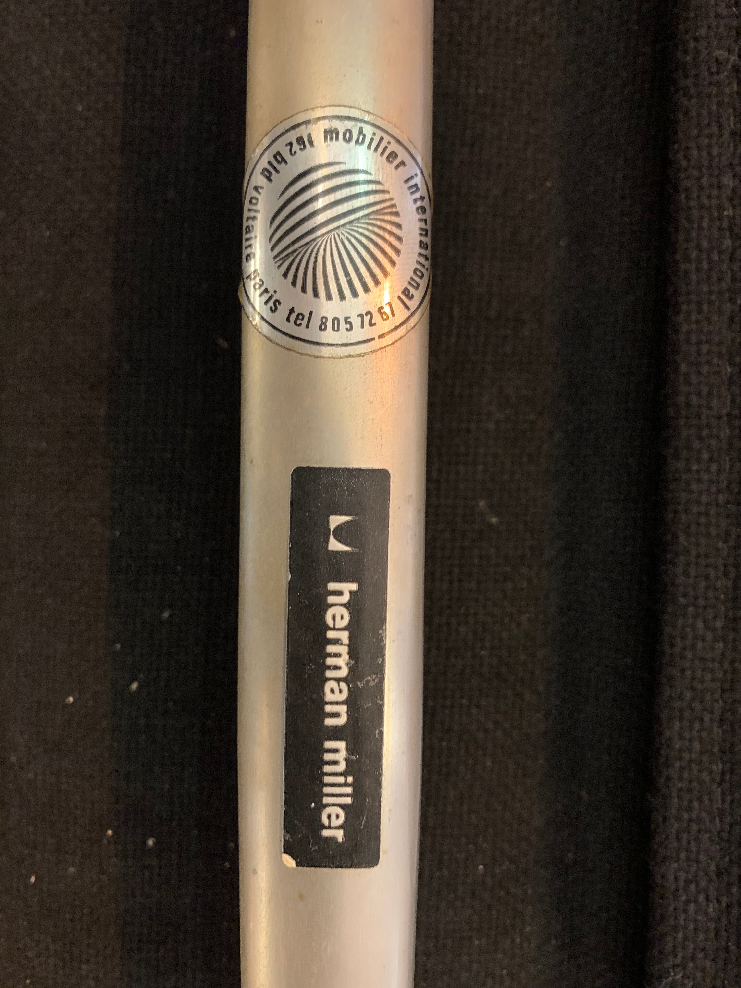 Charles & Ray Eames swivel chair mod EA106 Herman miller