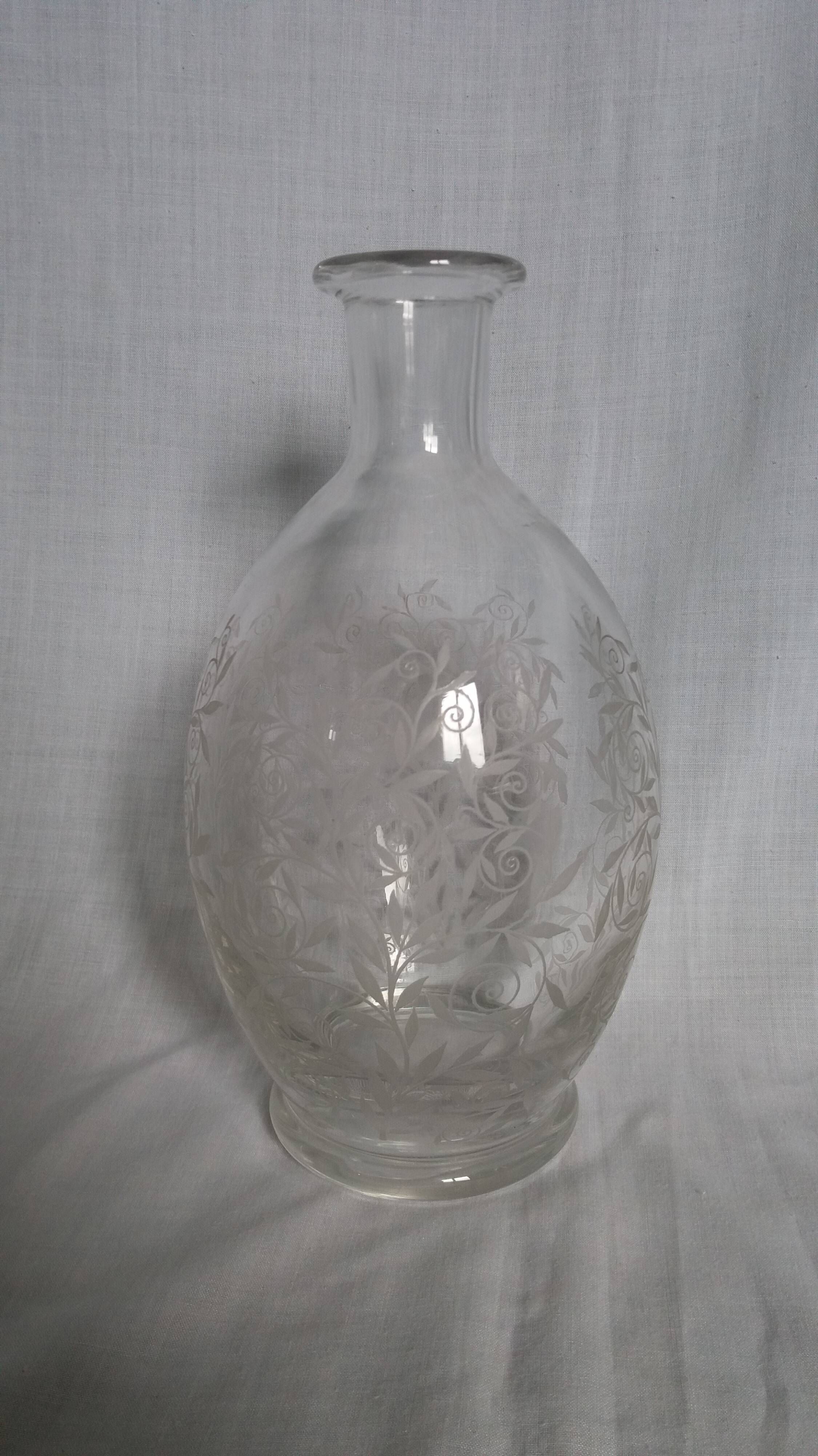 Carafe bottle with a stopper, engraved patterns, Baccarat, Golfe Juan