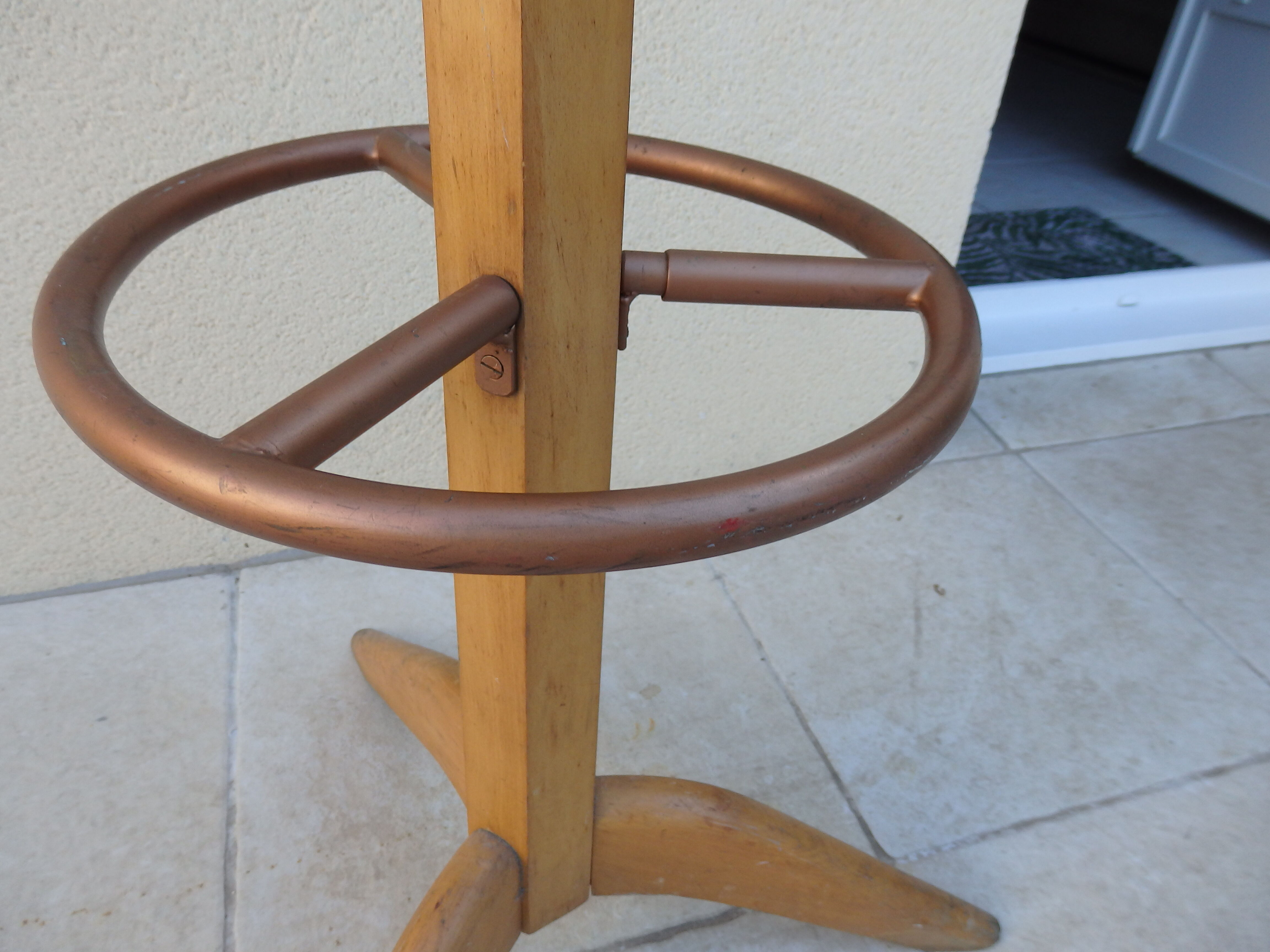 Coat rack of the stella vintage brand 1960 parrot bistro