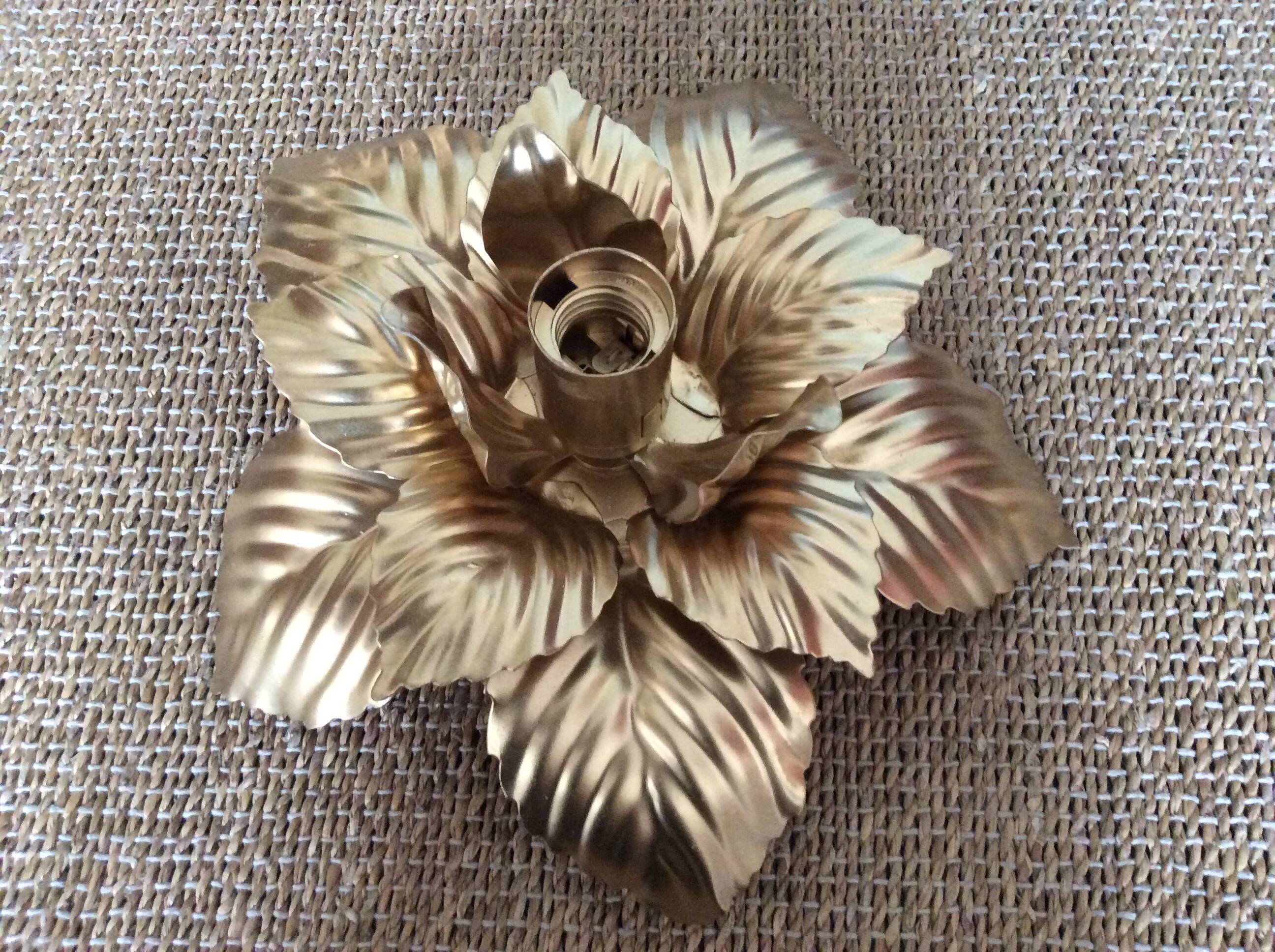Gold metal flower wall light