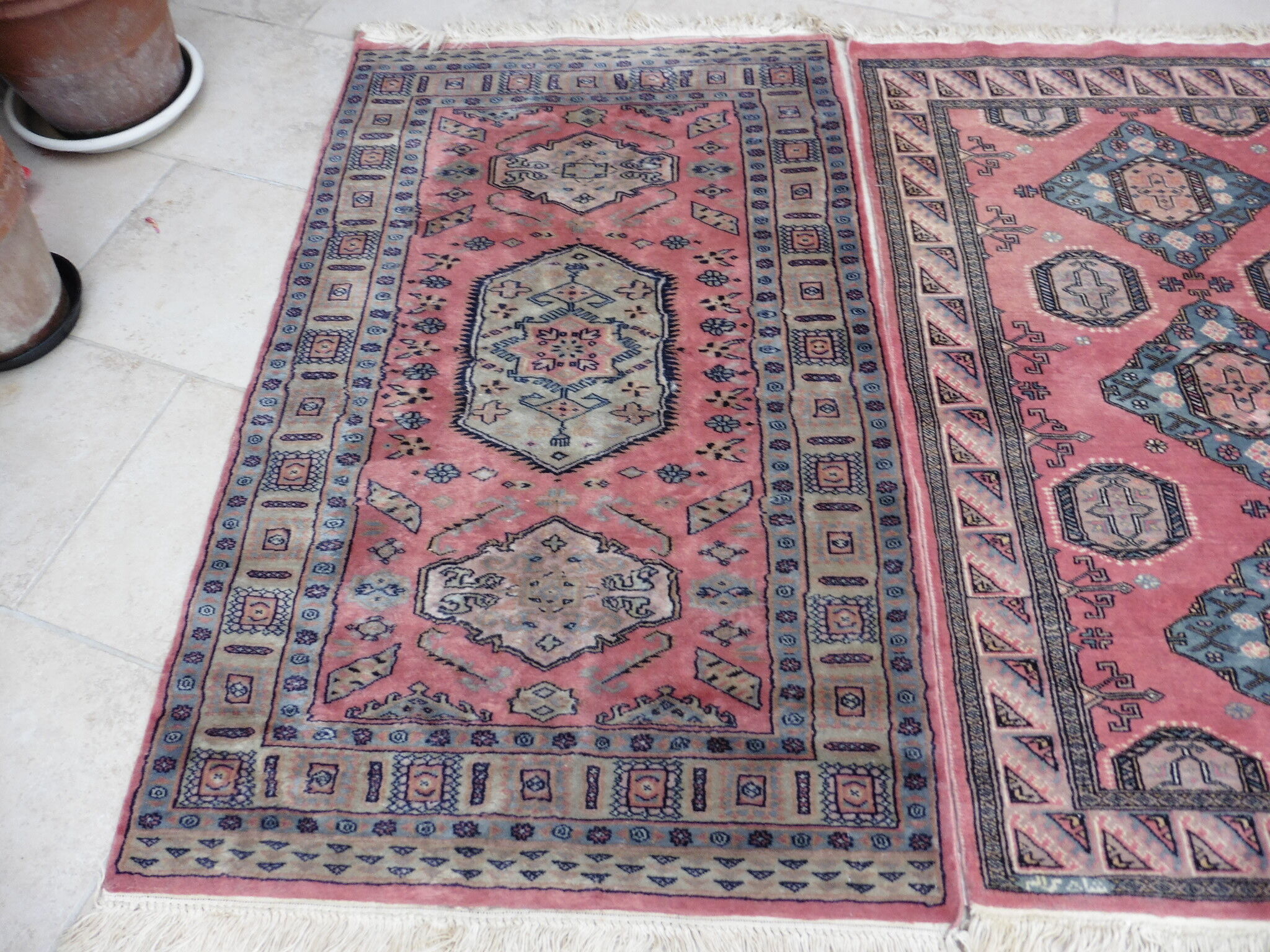Pakistan 155 x 96 cm hand knotted wool rug