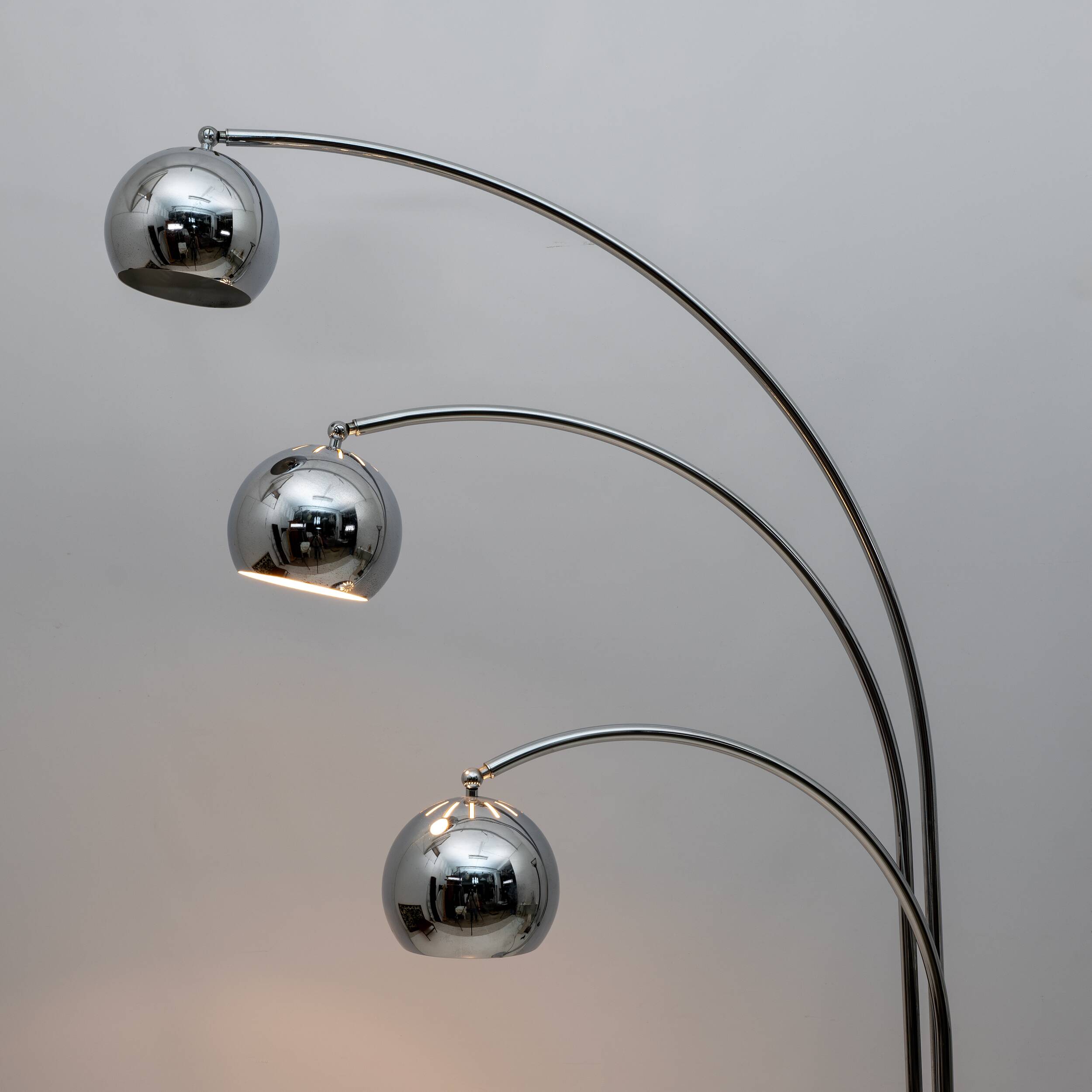 Lampadaire en métal chromé et marbre de style mid-century moderne Goffredo Reggiani, 60.