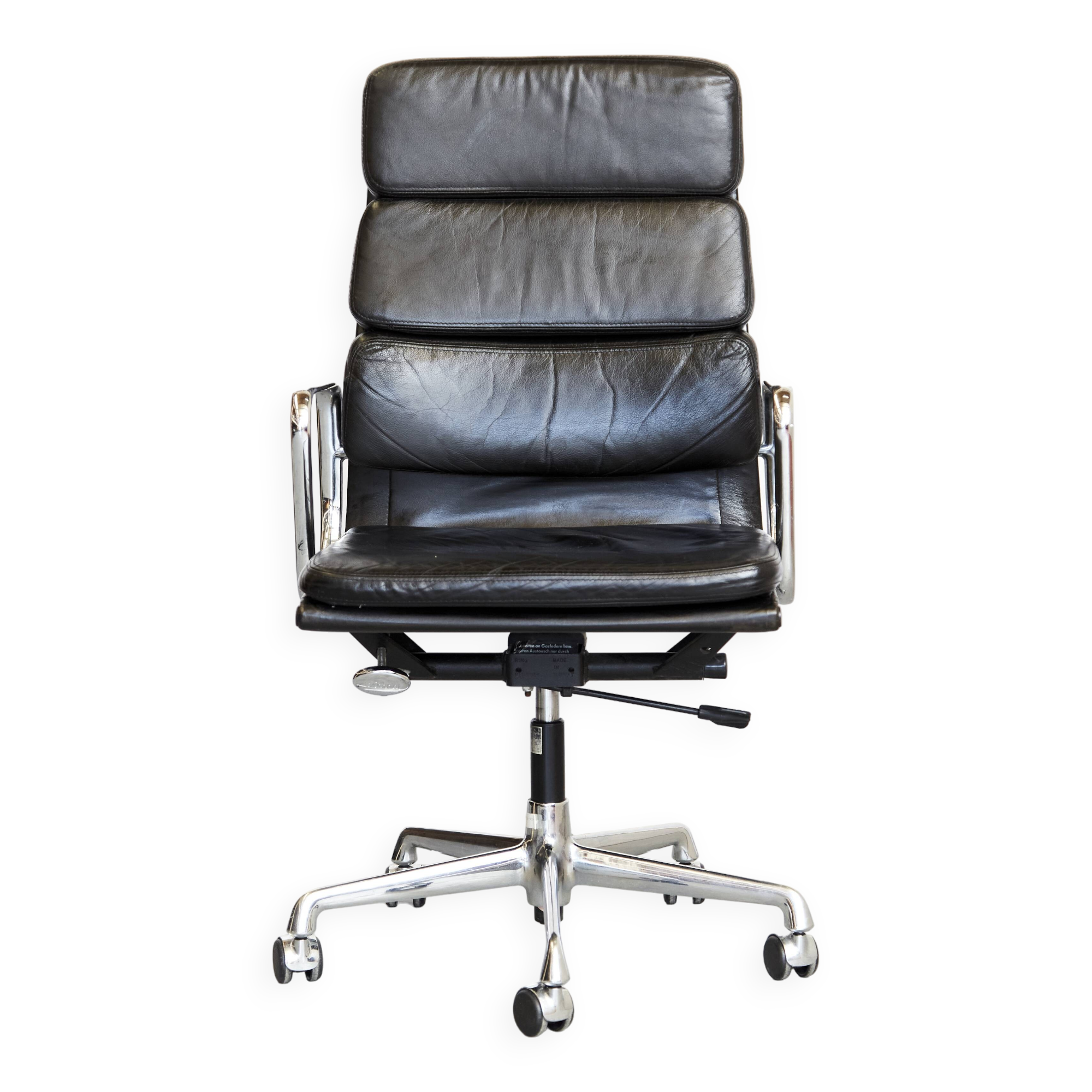 Charles & Ray Eames Softpad Executive Chair EA219 for Vitra